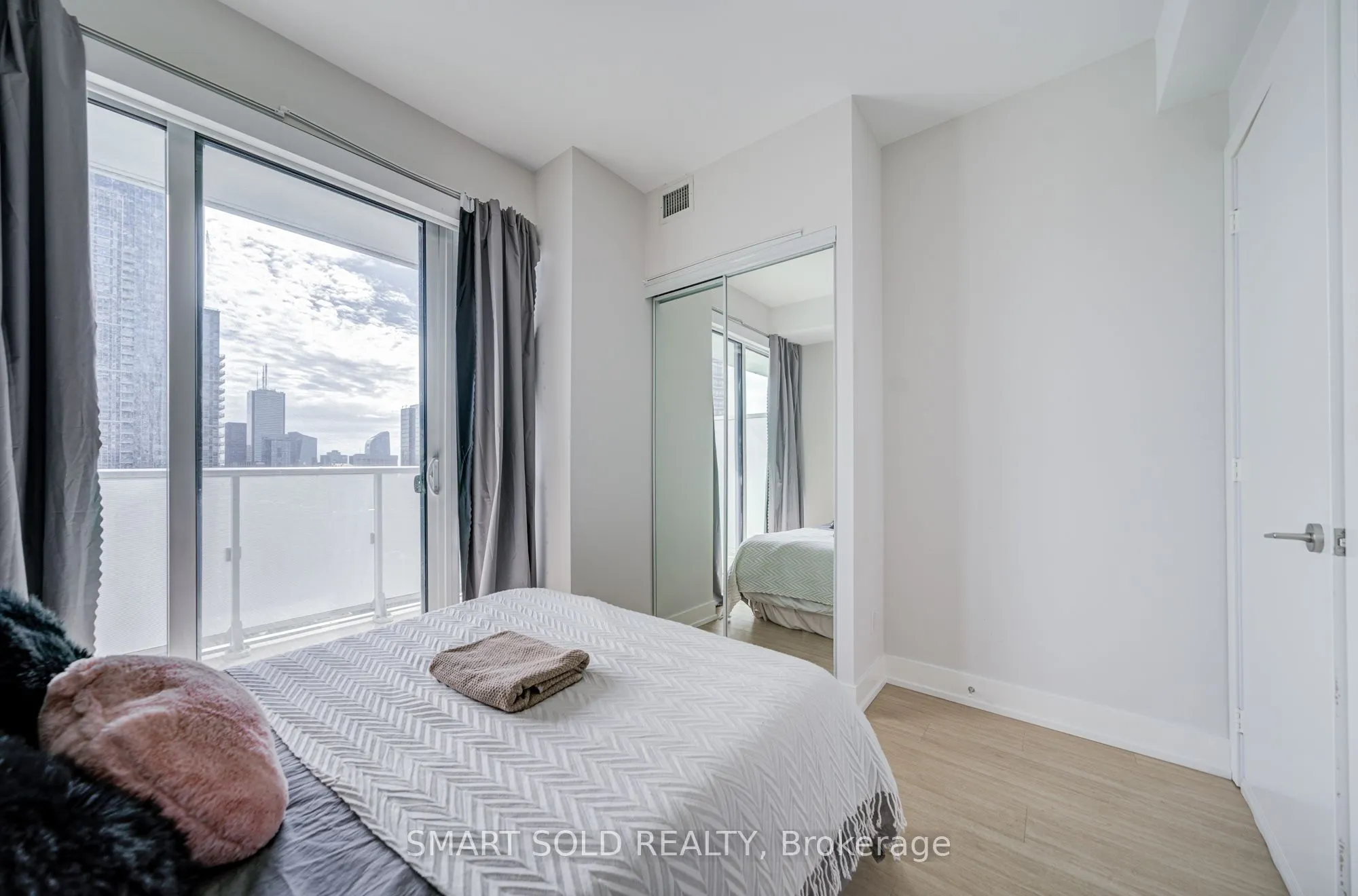 7 Grenville Street #3211