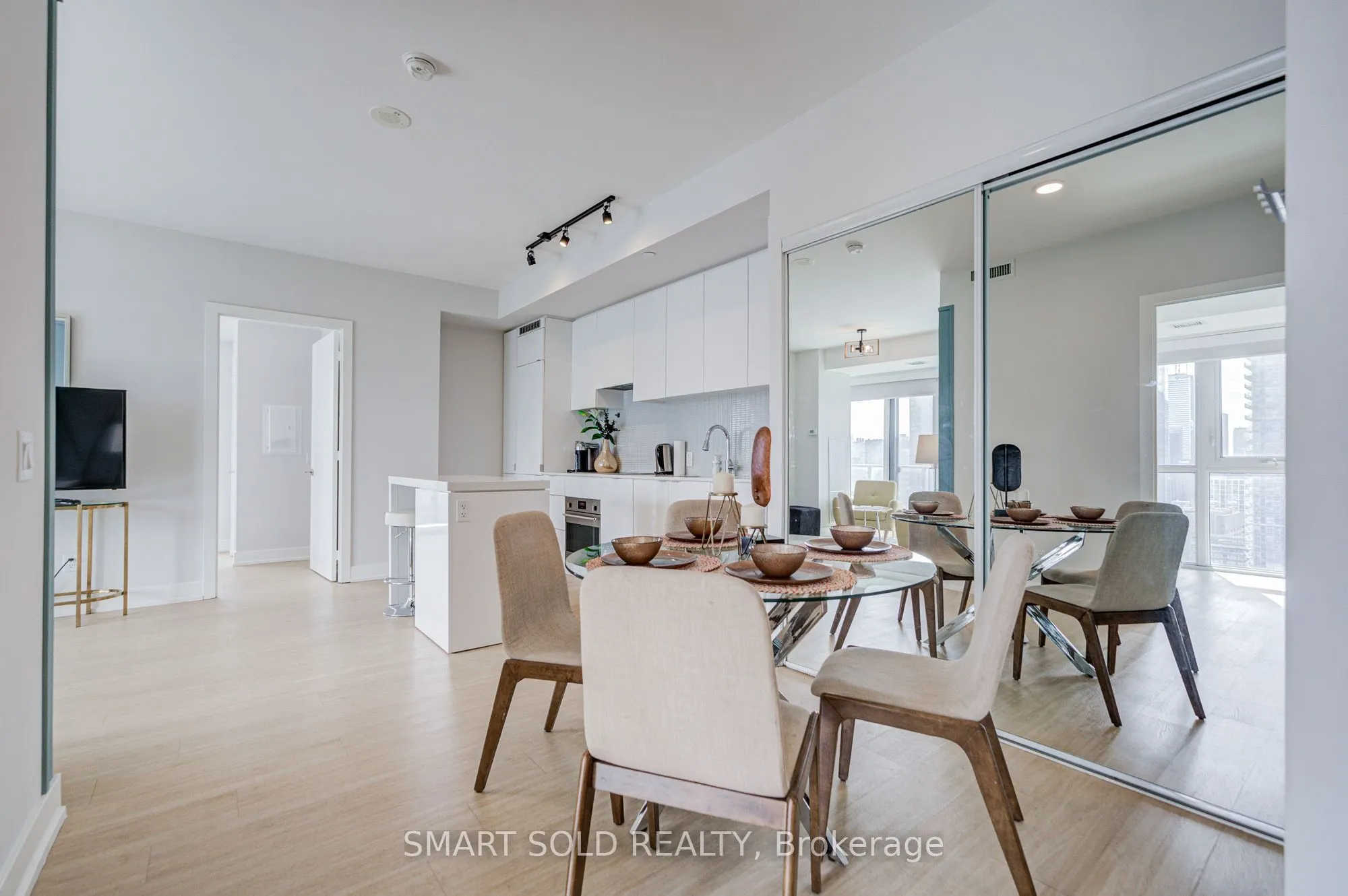7 Grenville Street #3211