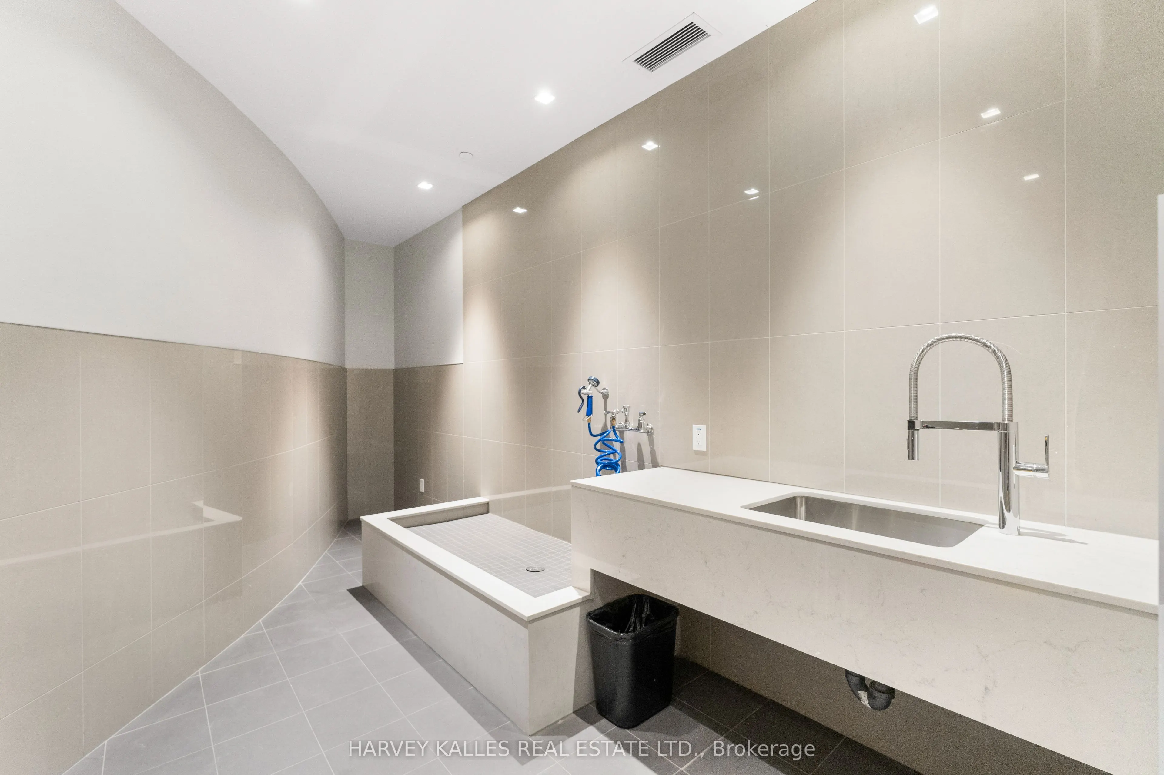8 Tippett Road #1105