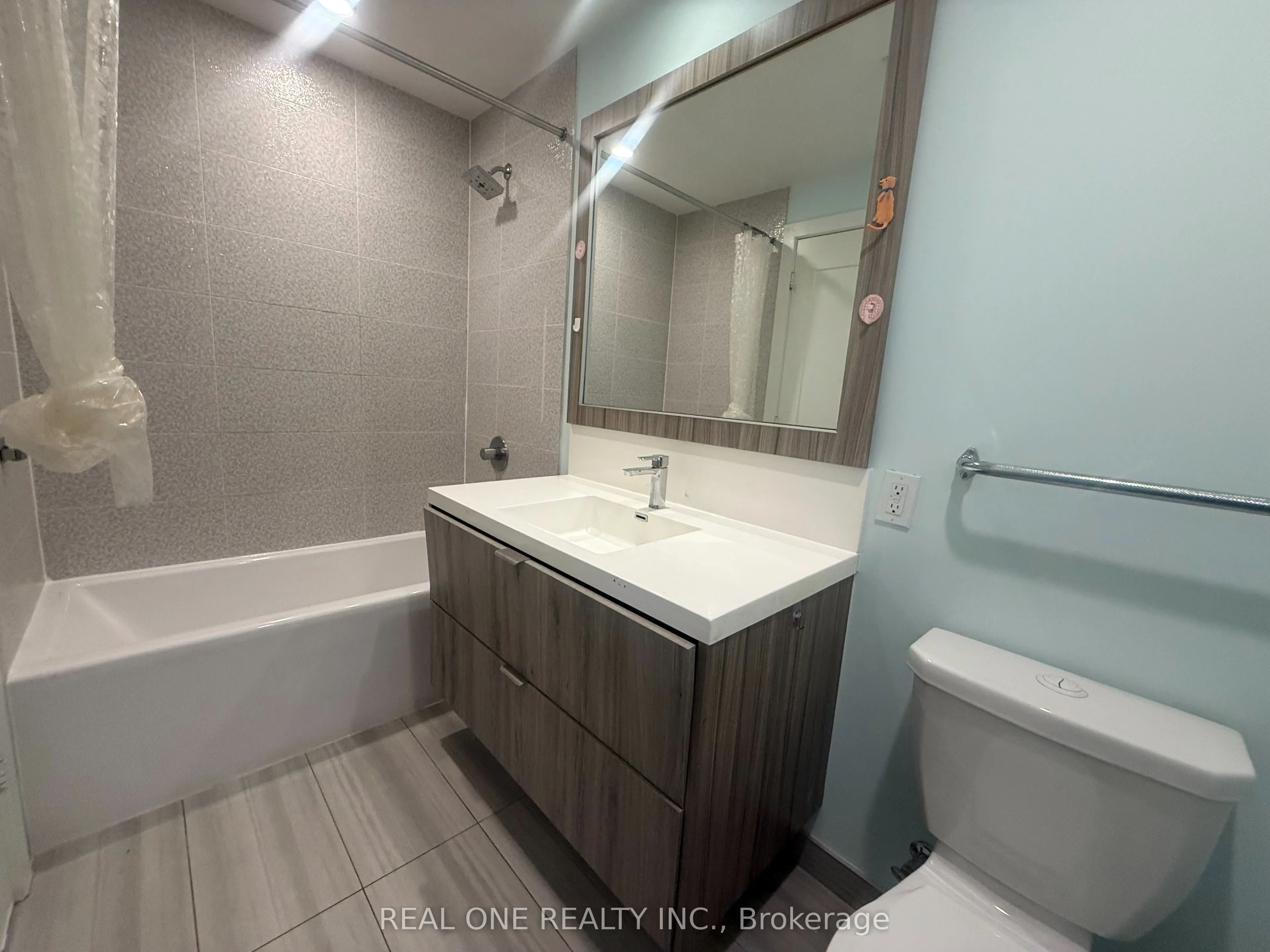 80 Vanauley Street #610