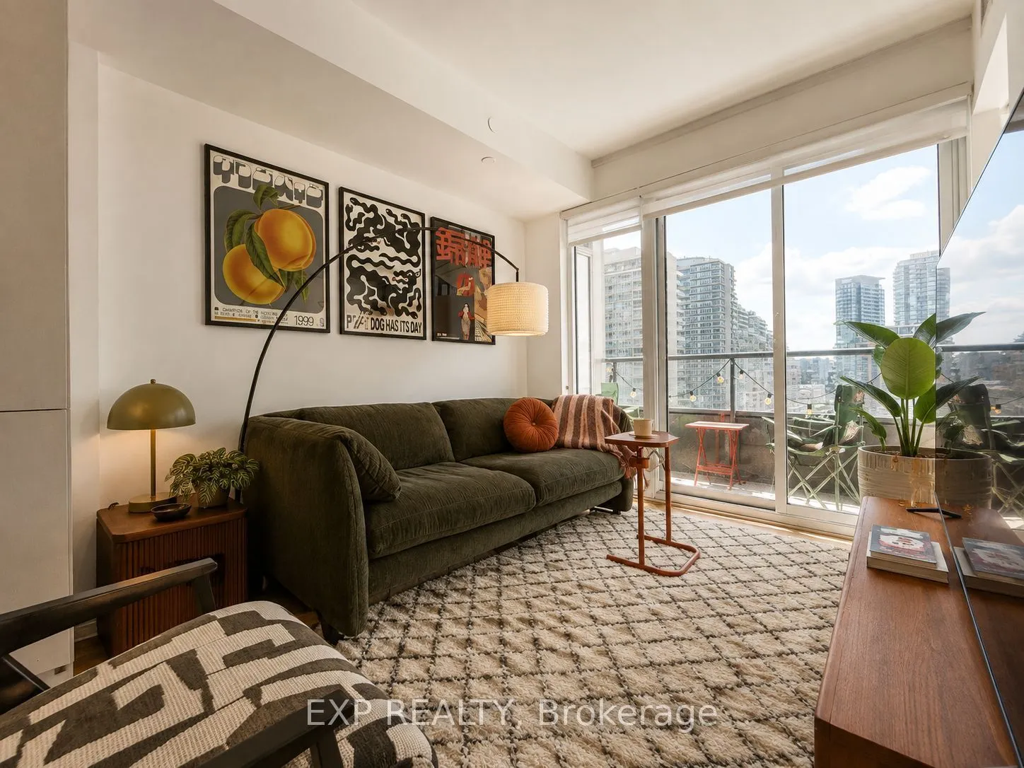 19 Western Battery Road #811