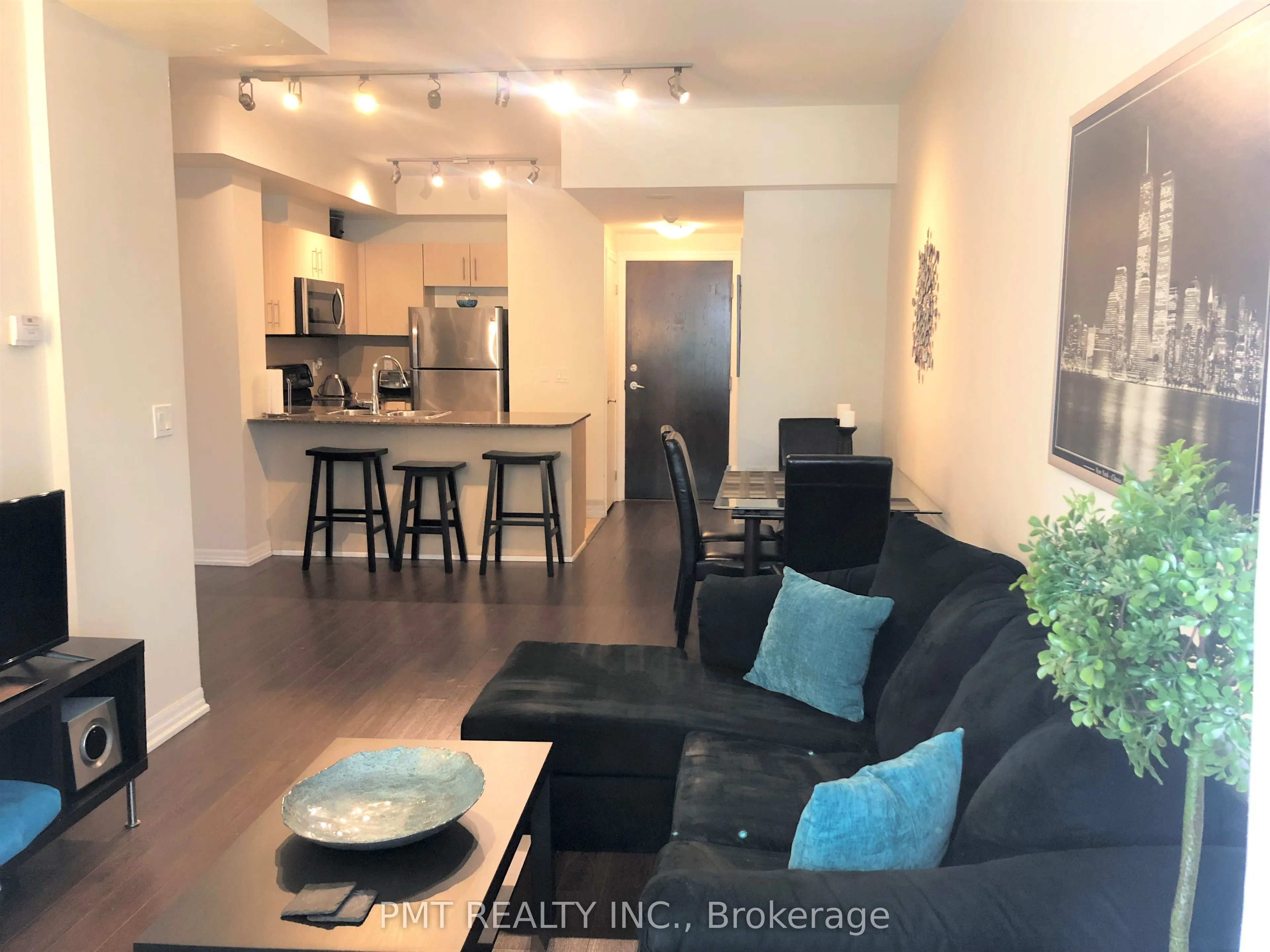 12 Yonge Street #408