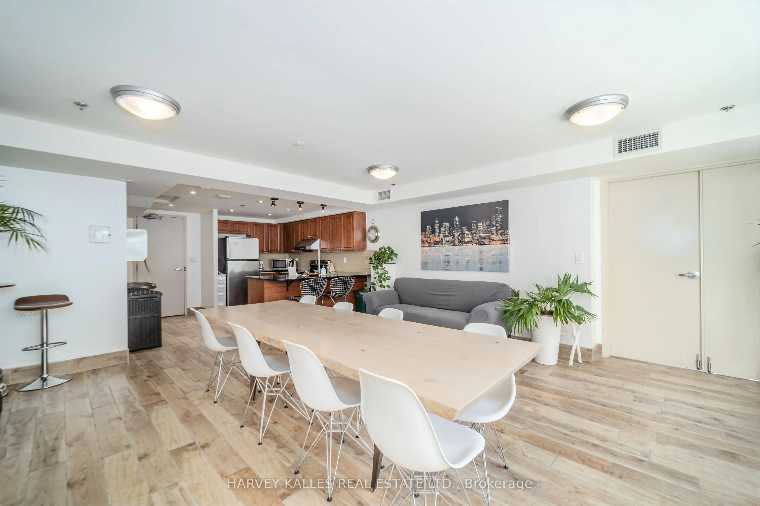 225 Wellesley Street E #313