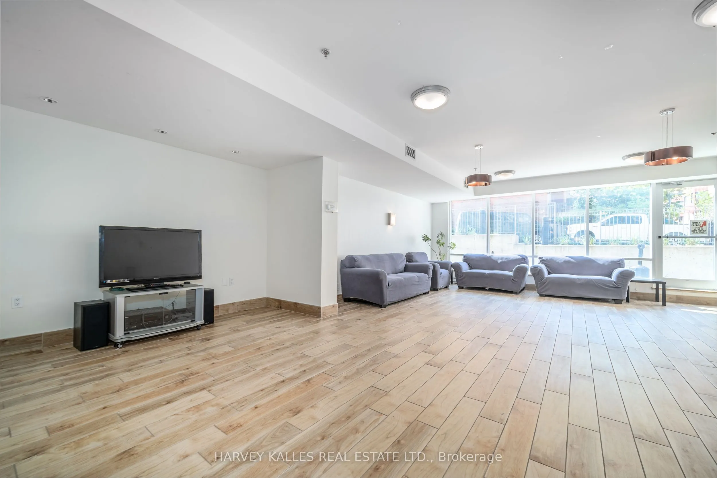 225 Wellesley Street E #313