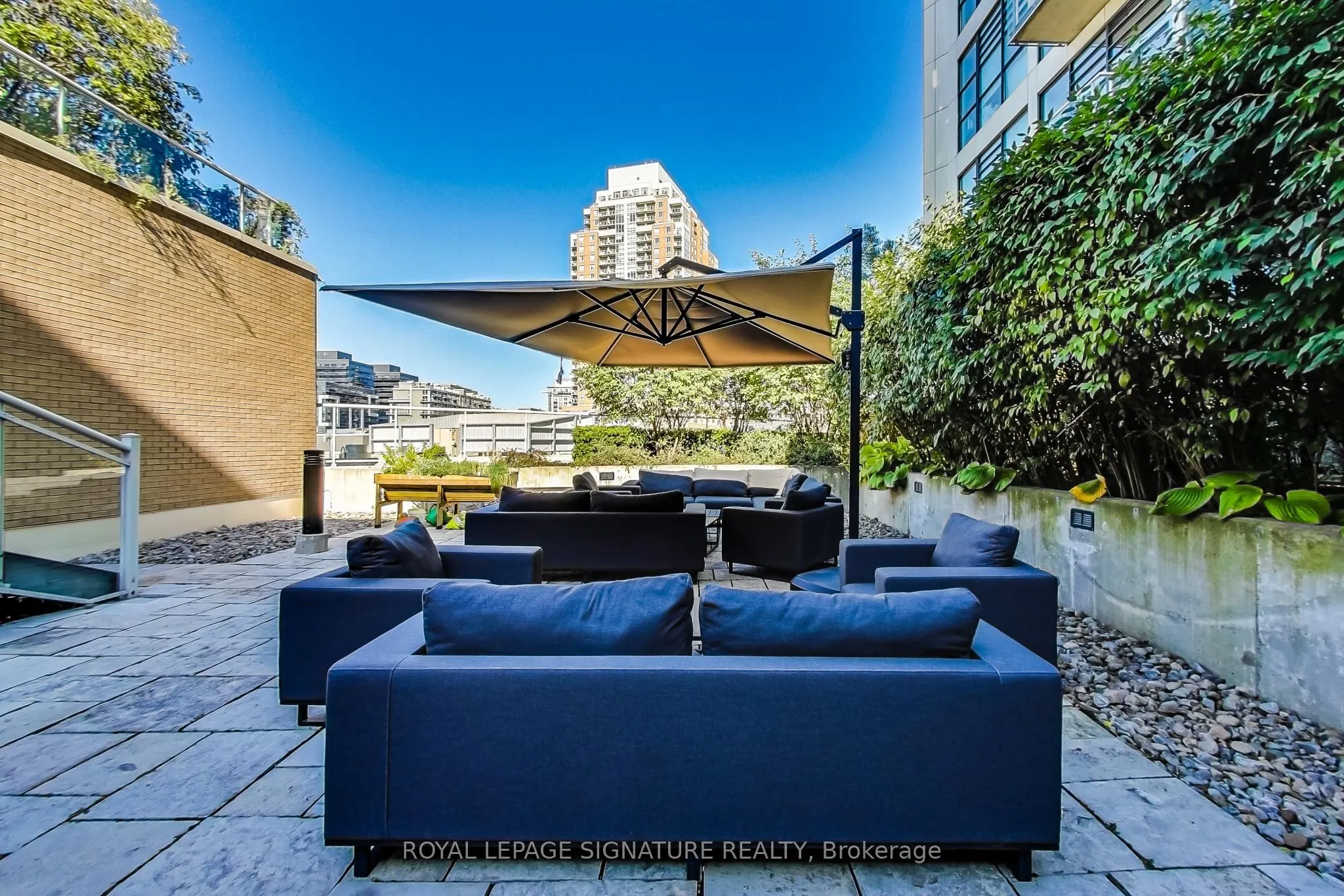 43 Hanna Avenue #715
