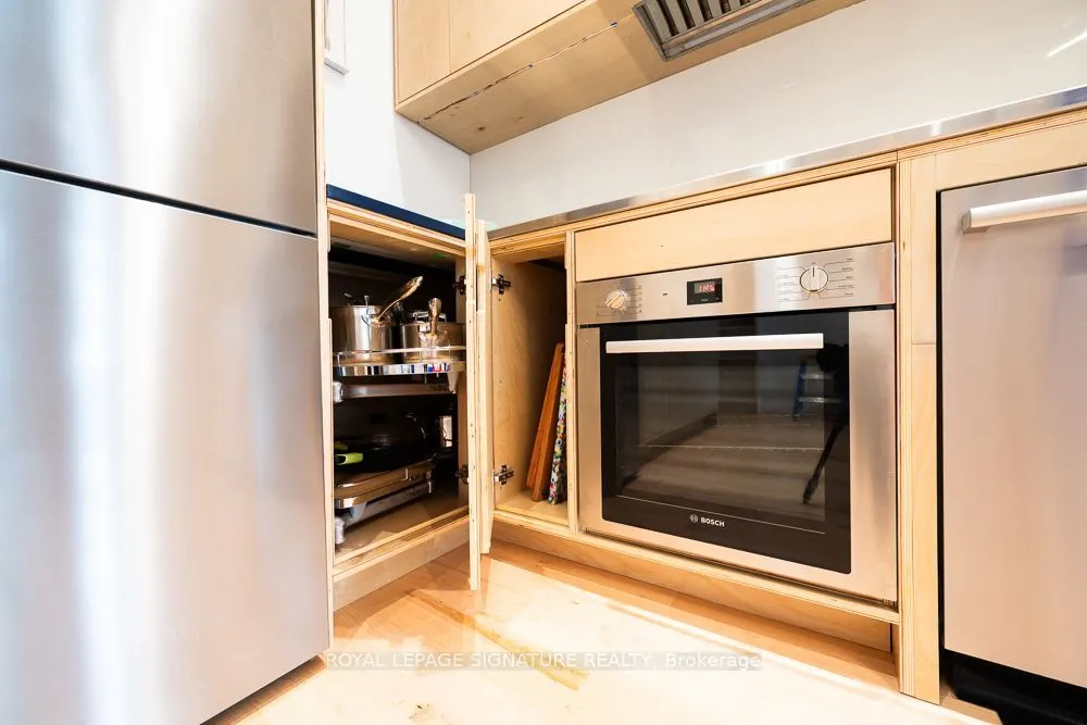 43 Hanna Avenue #715