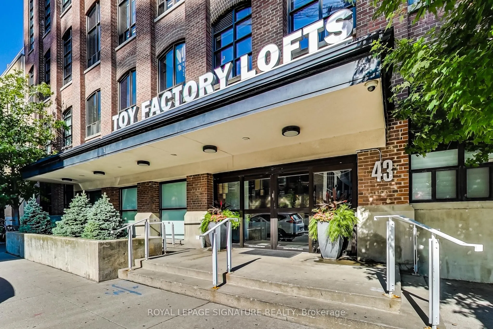 43 Hanna Avenue #715