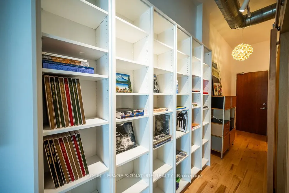 43 Hanna Avenue #715