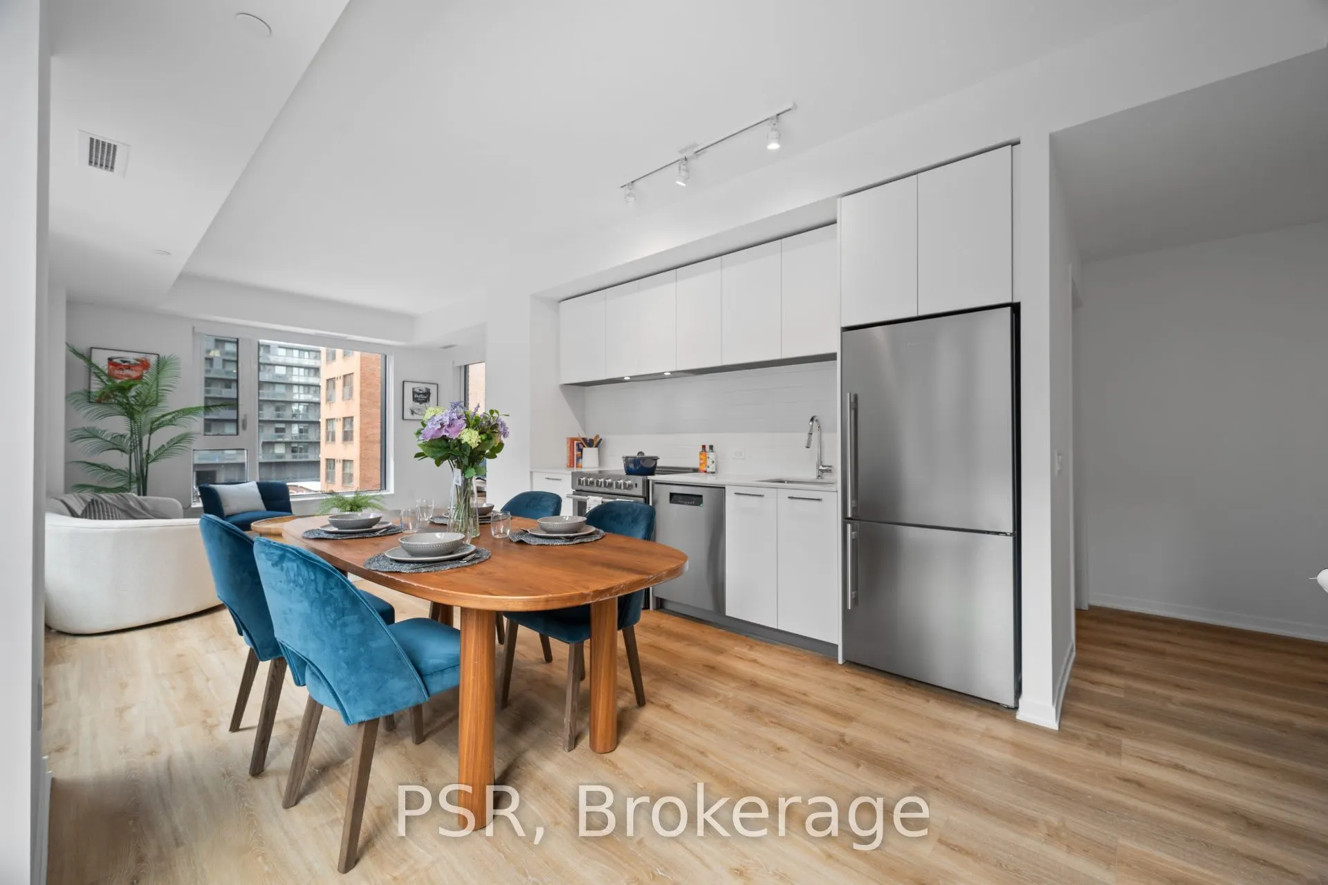 101 Roehampton Avenue #710