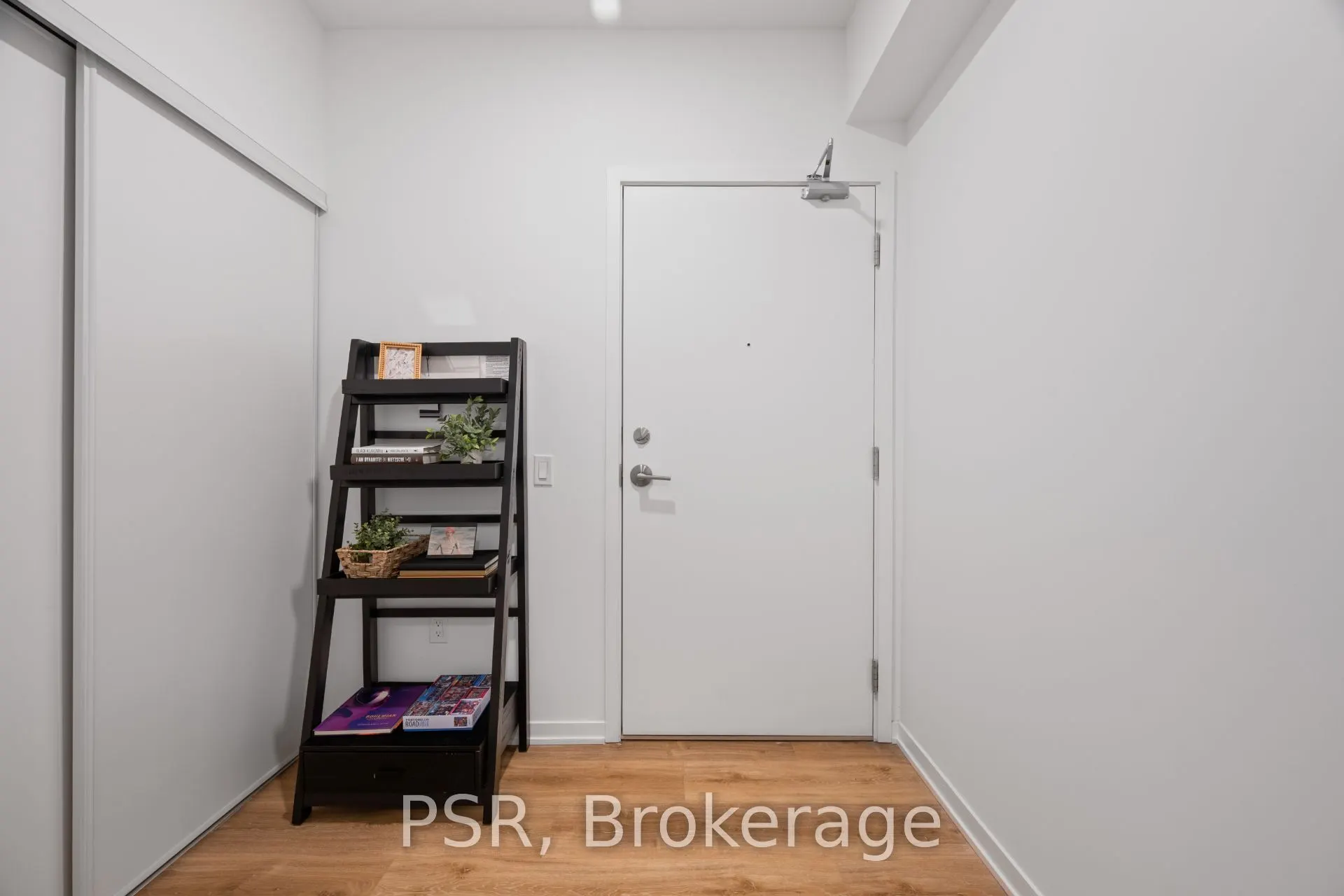 101 Roehampton Avenue #710