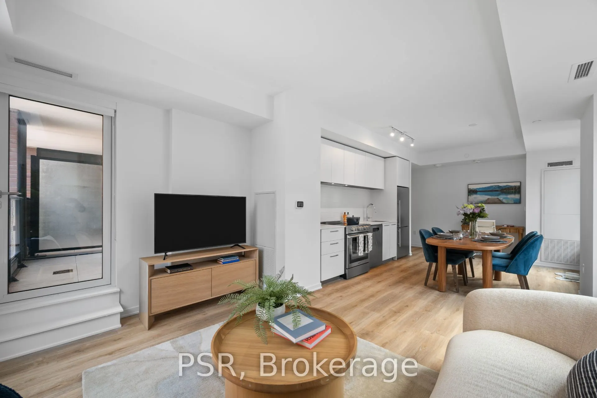 101 Roehampton Avenue #710