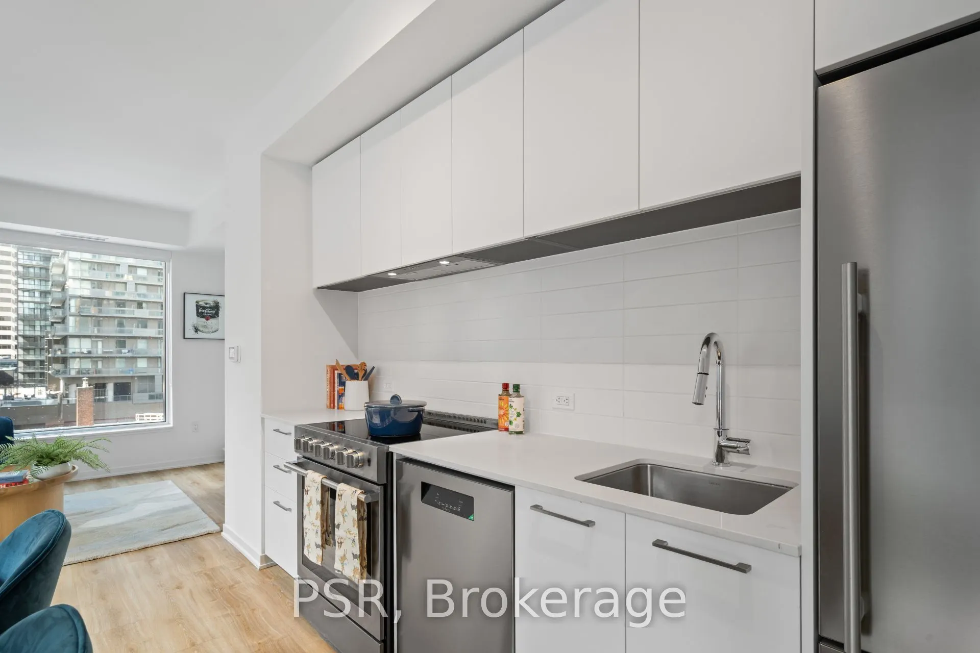 101 Roehampton Avenue #710