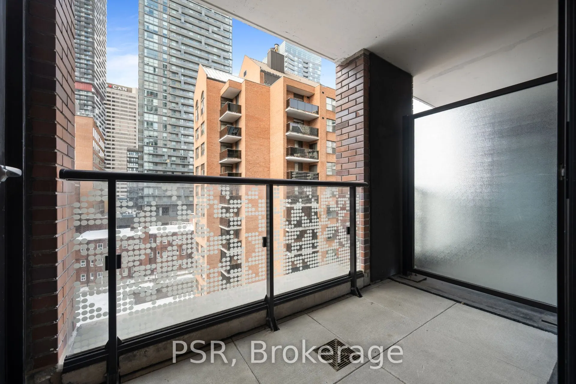 101 Roehampton Avenue #710