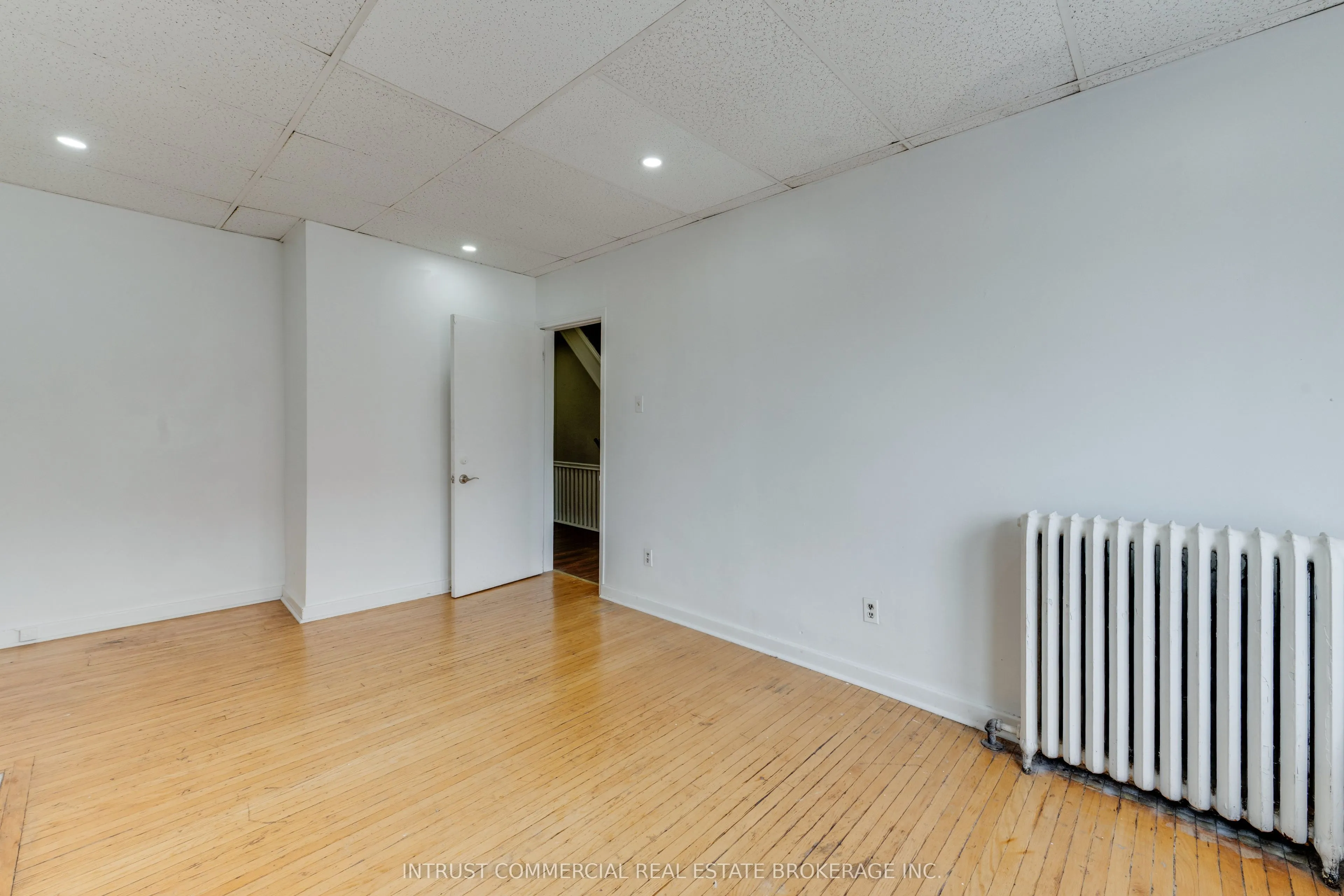 817 Bloor Street W