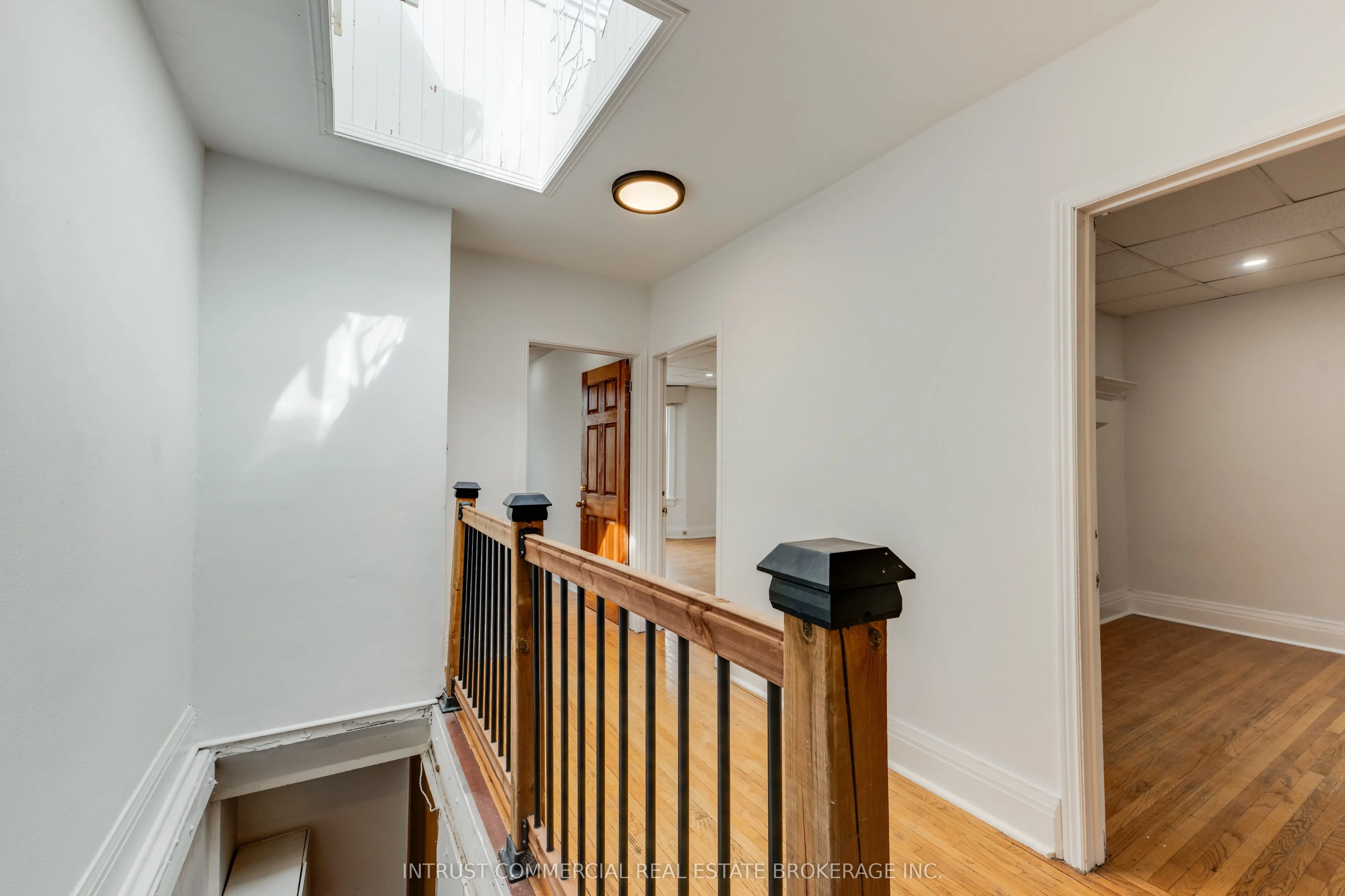 817 Bloor Street W