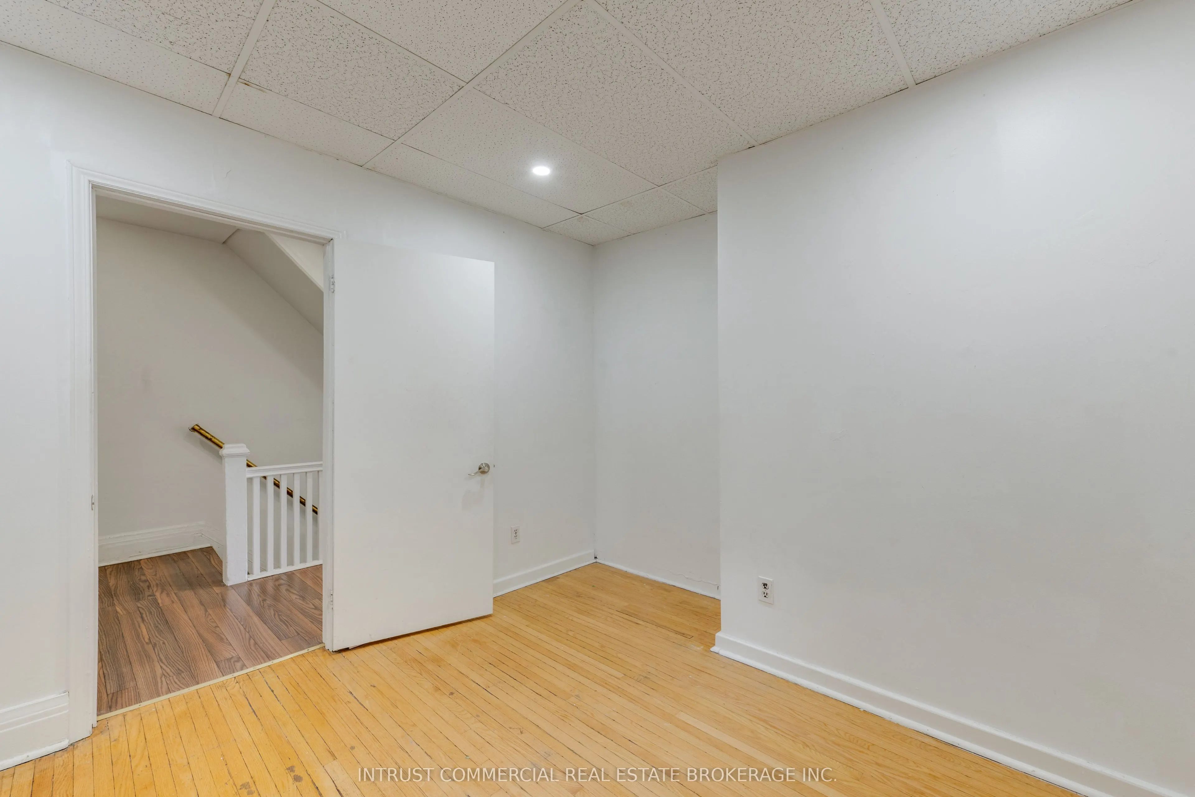817 Bloor Street W