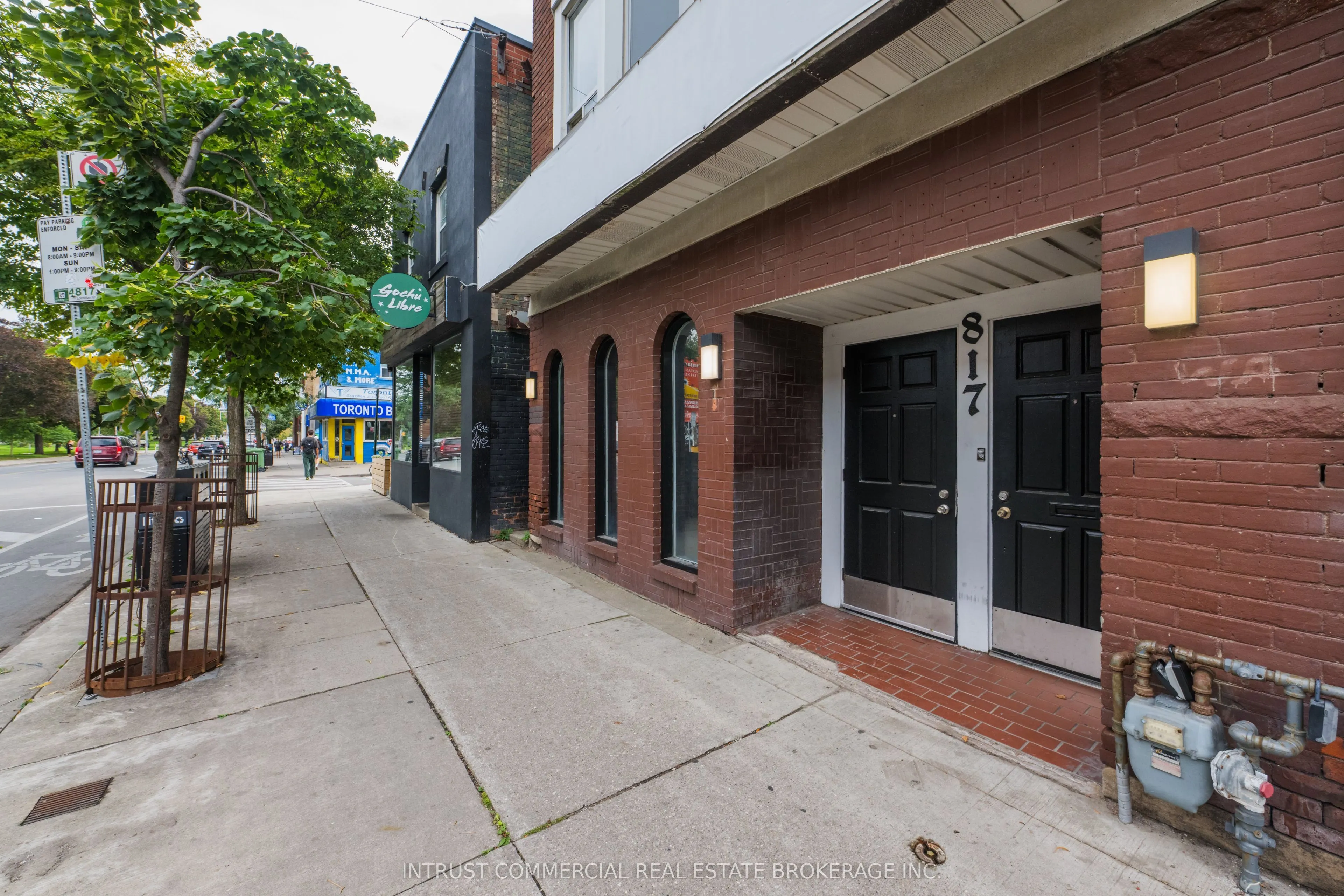 817 Bloor Street W