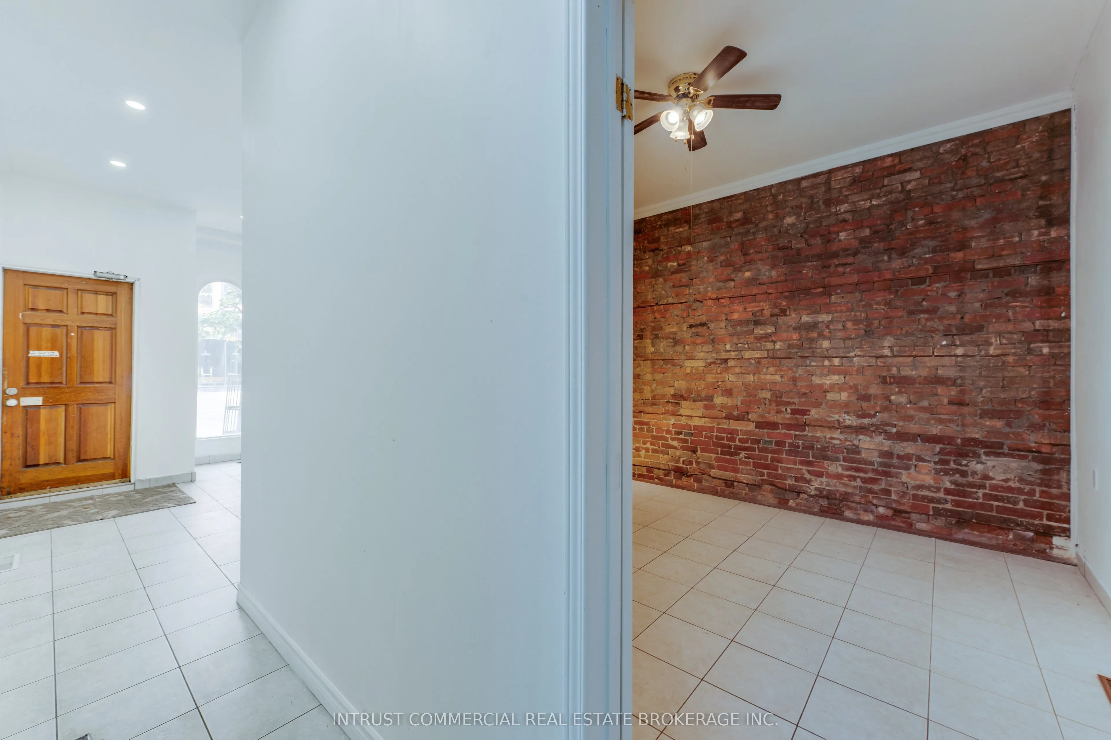 817 Bloor Street W