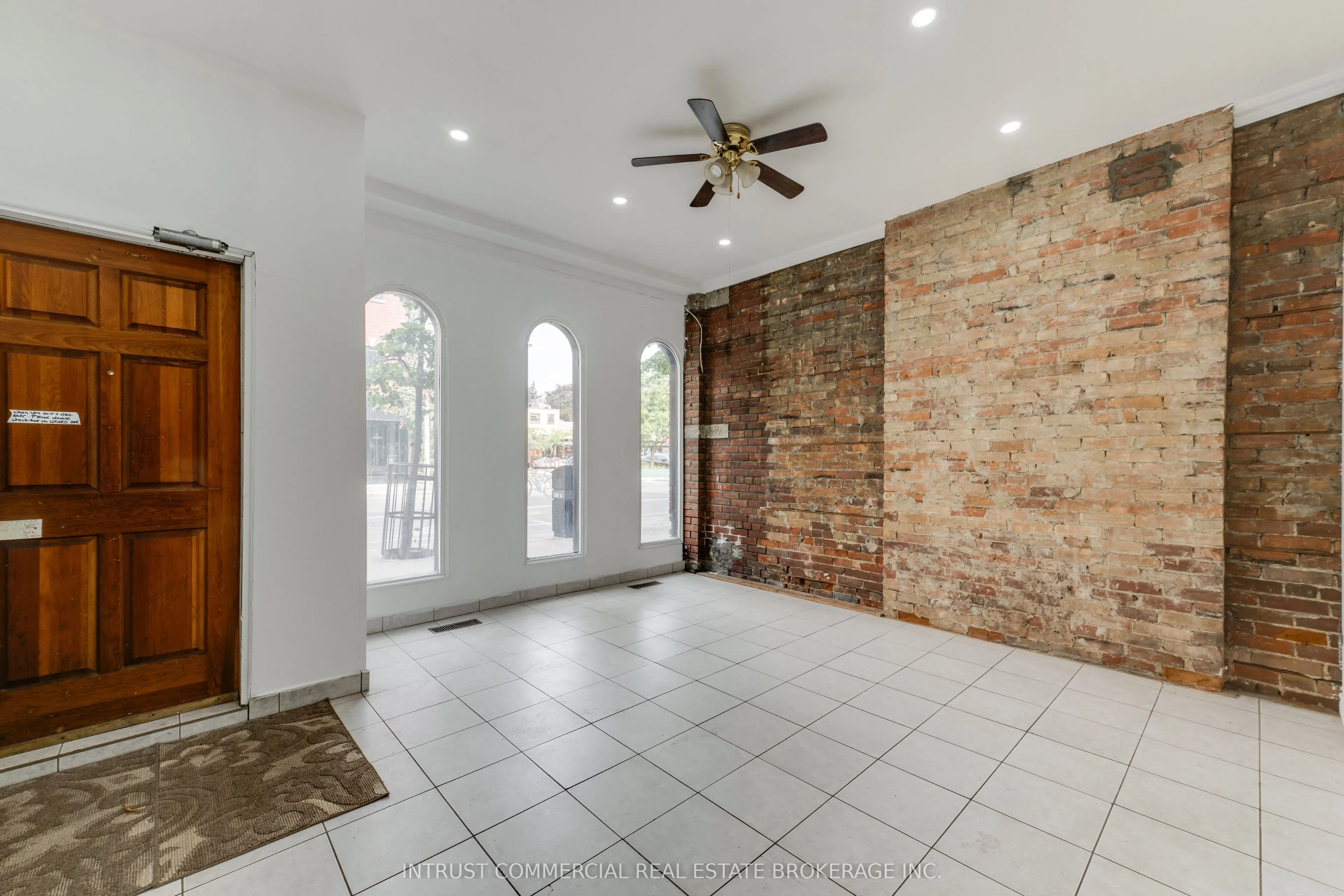 817 Bloor Street W