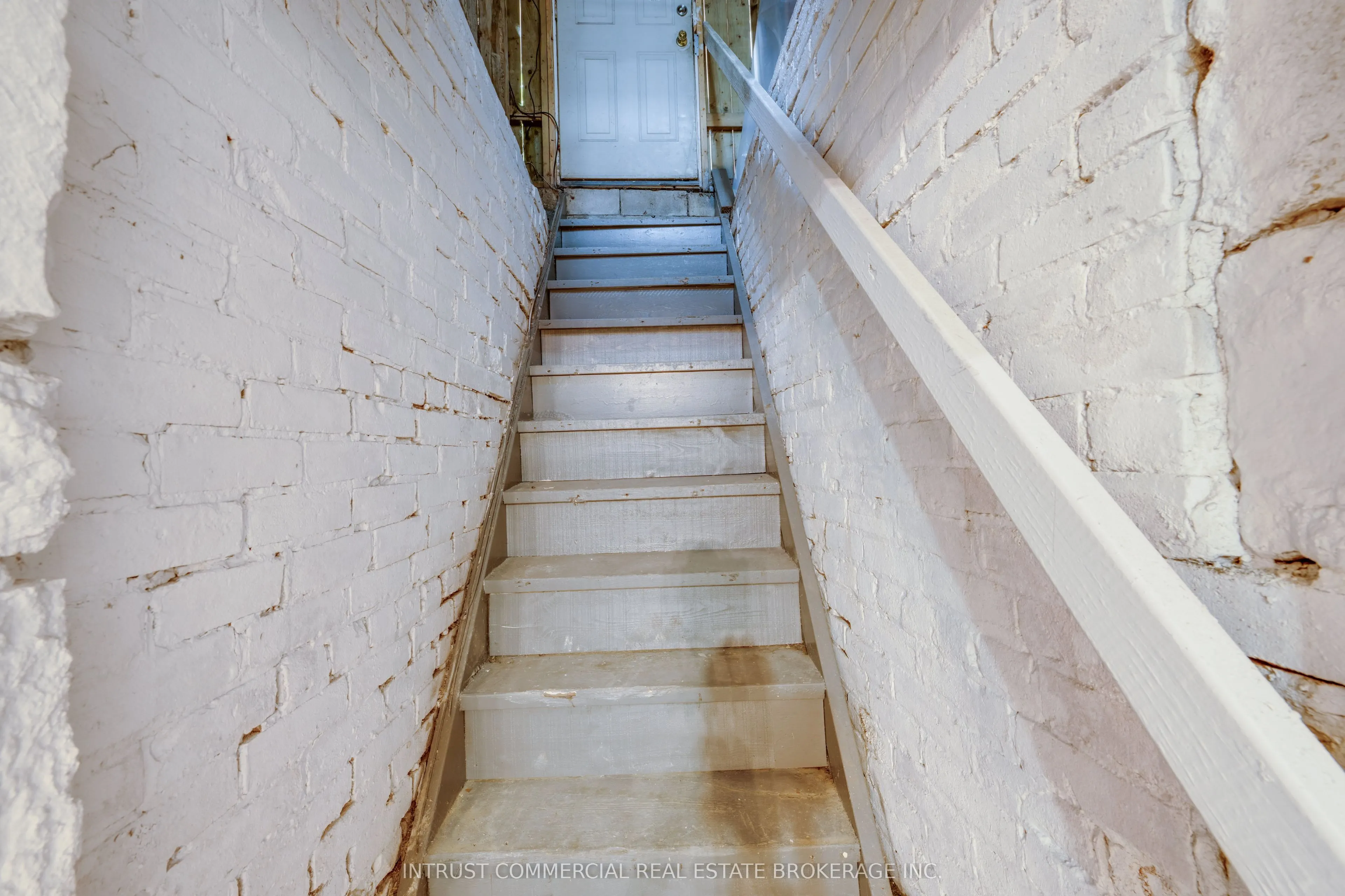 817 Bloor Street W