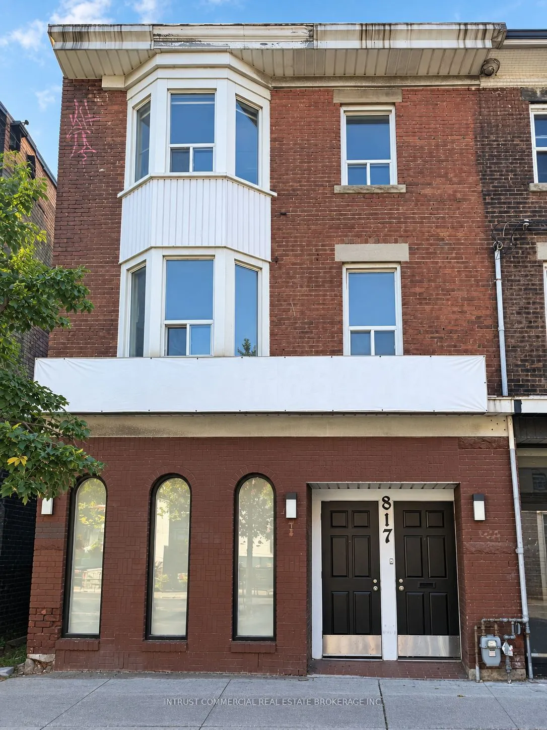817 Bloor Street W