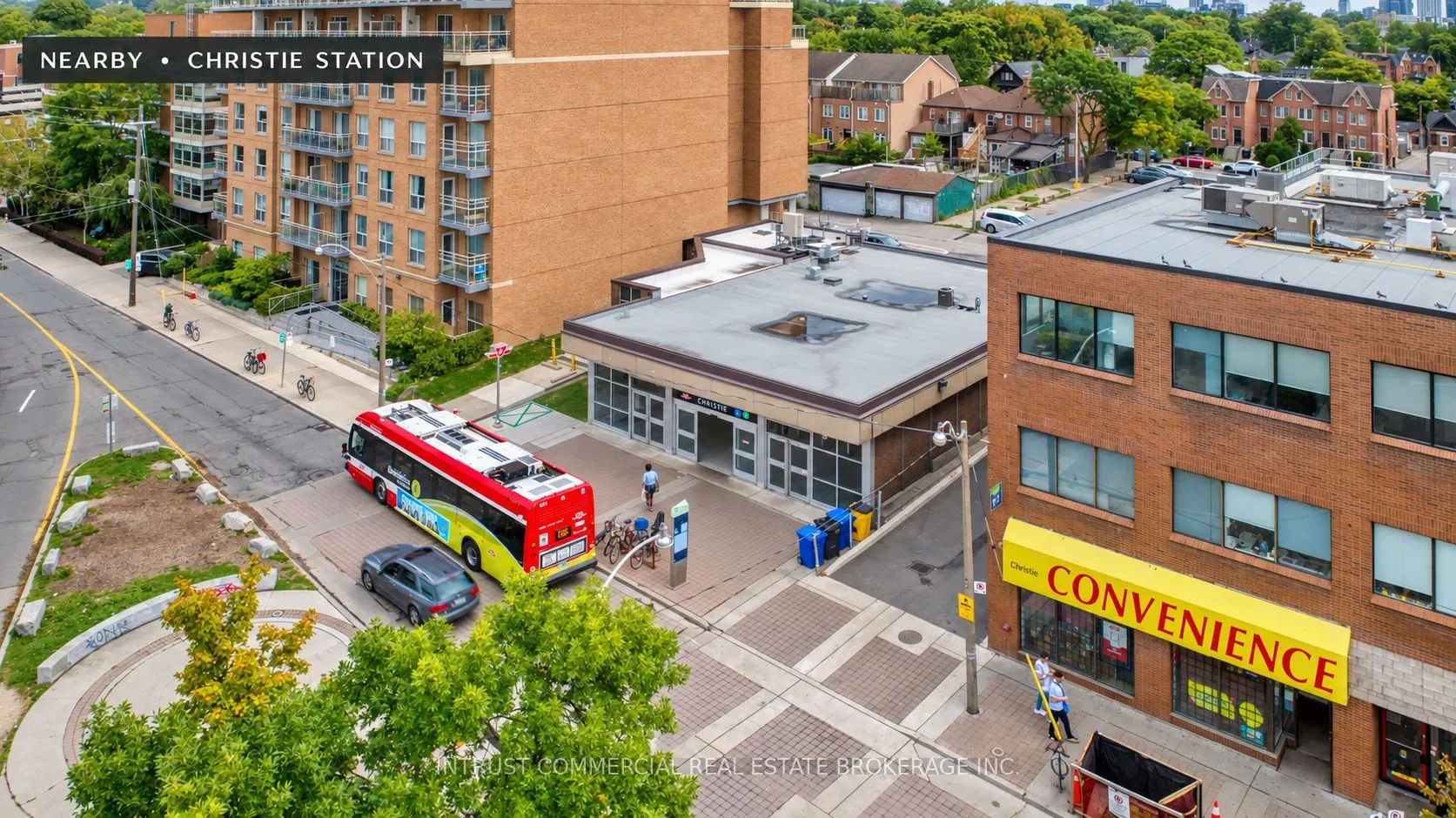 817 Bloor Street W