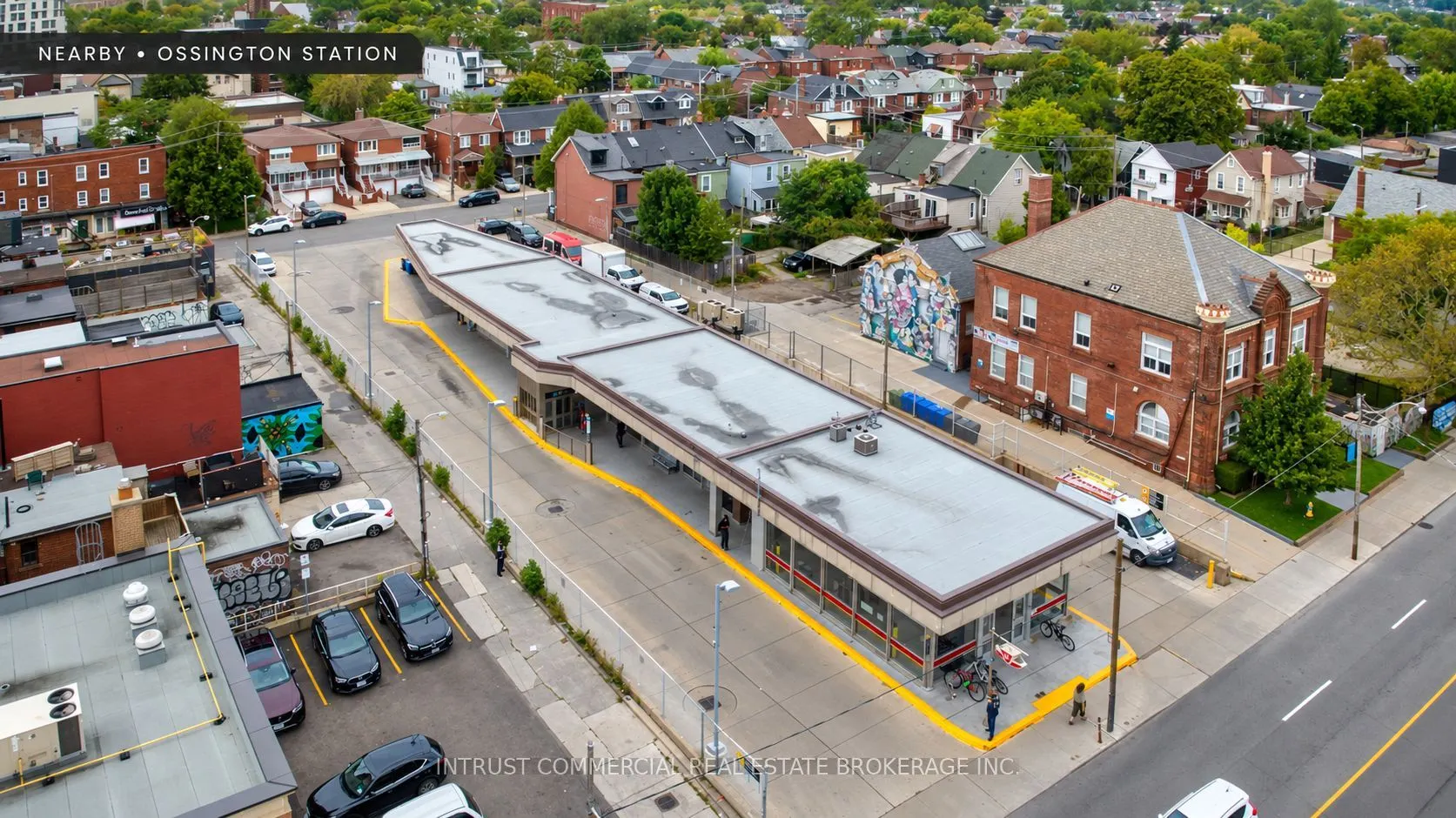 817 Bloor Street W