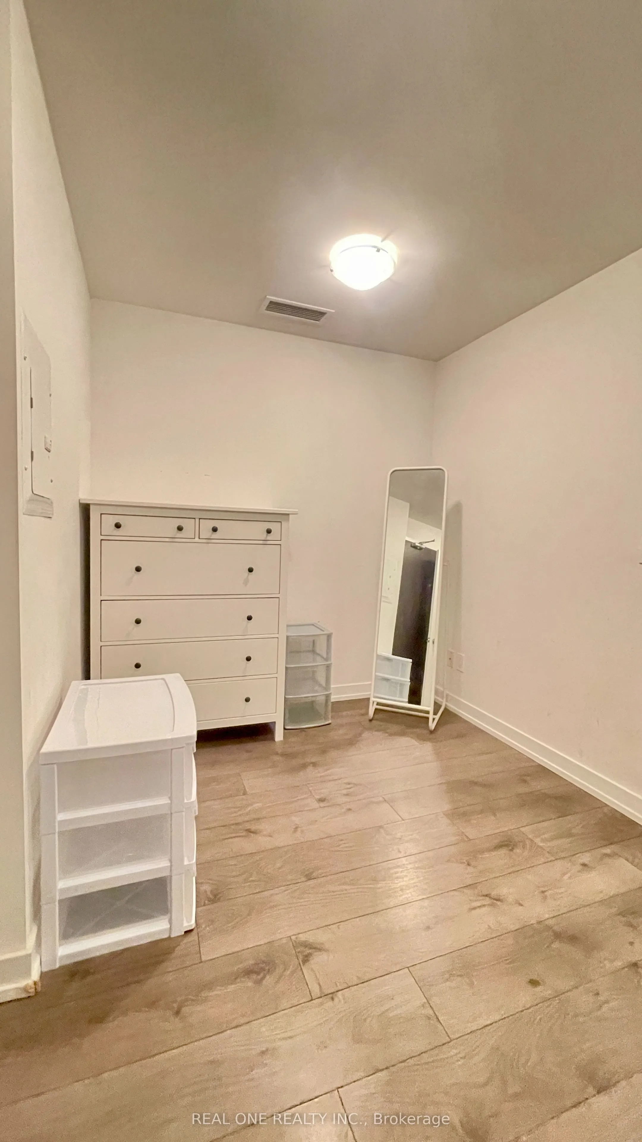 297 College Street #710