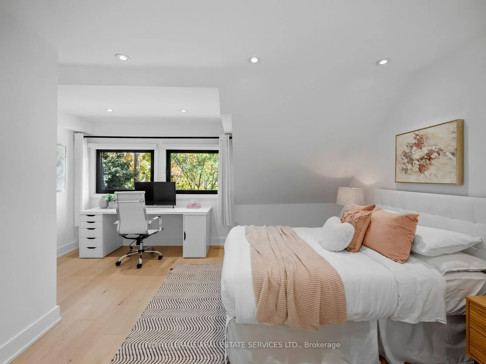 374 Spadina Road