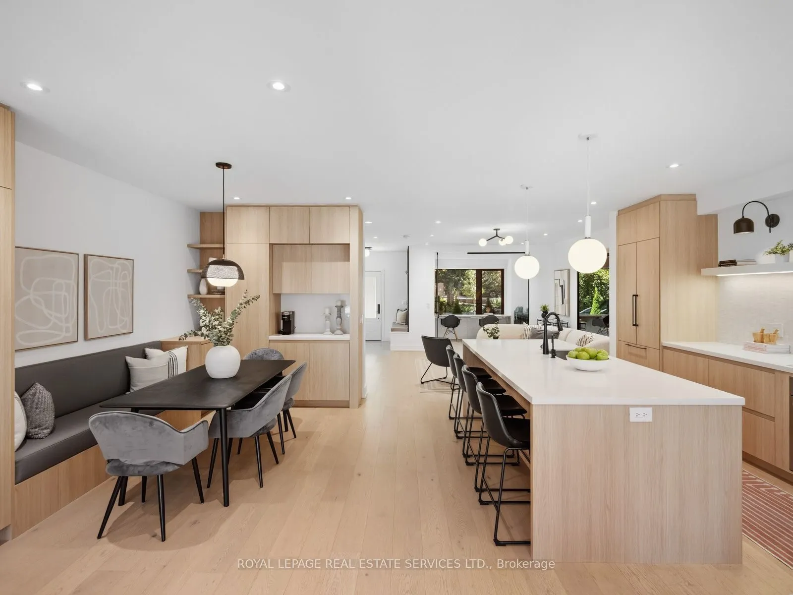 374 Spadina Road
