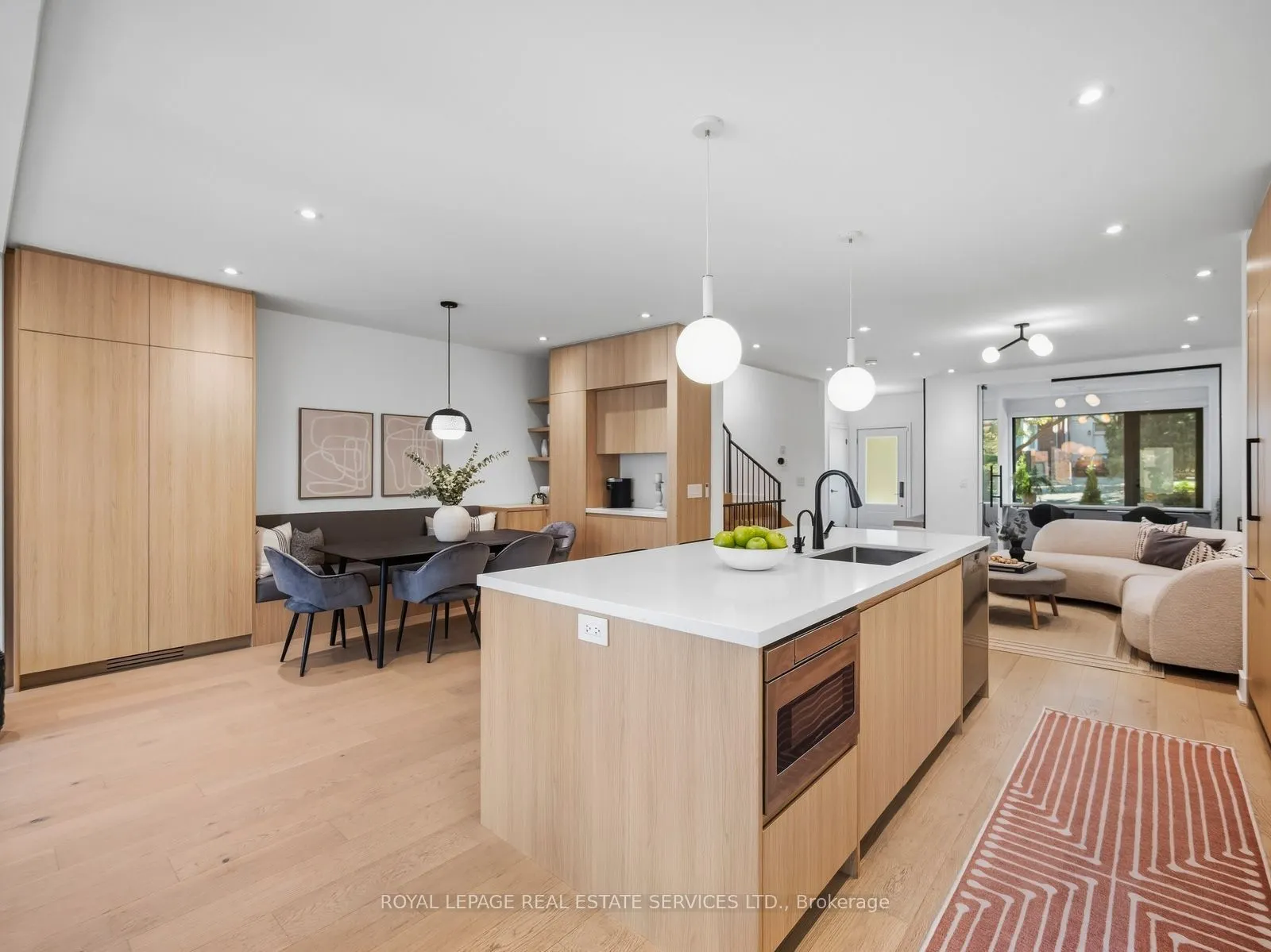 374 Spadina Road