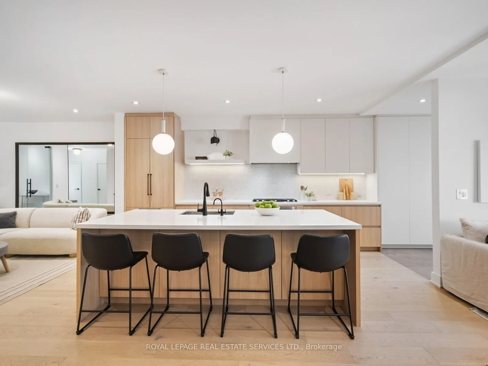 374 Spadina Road