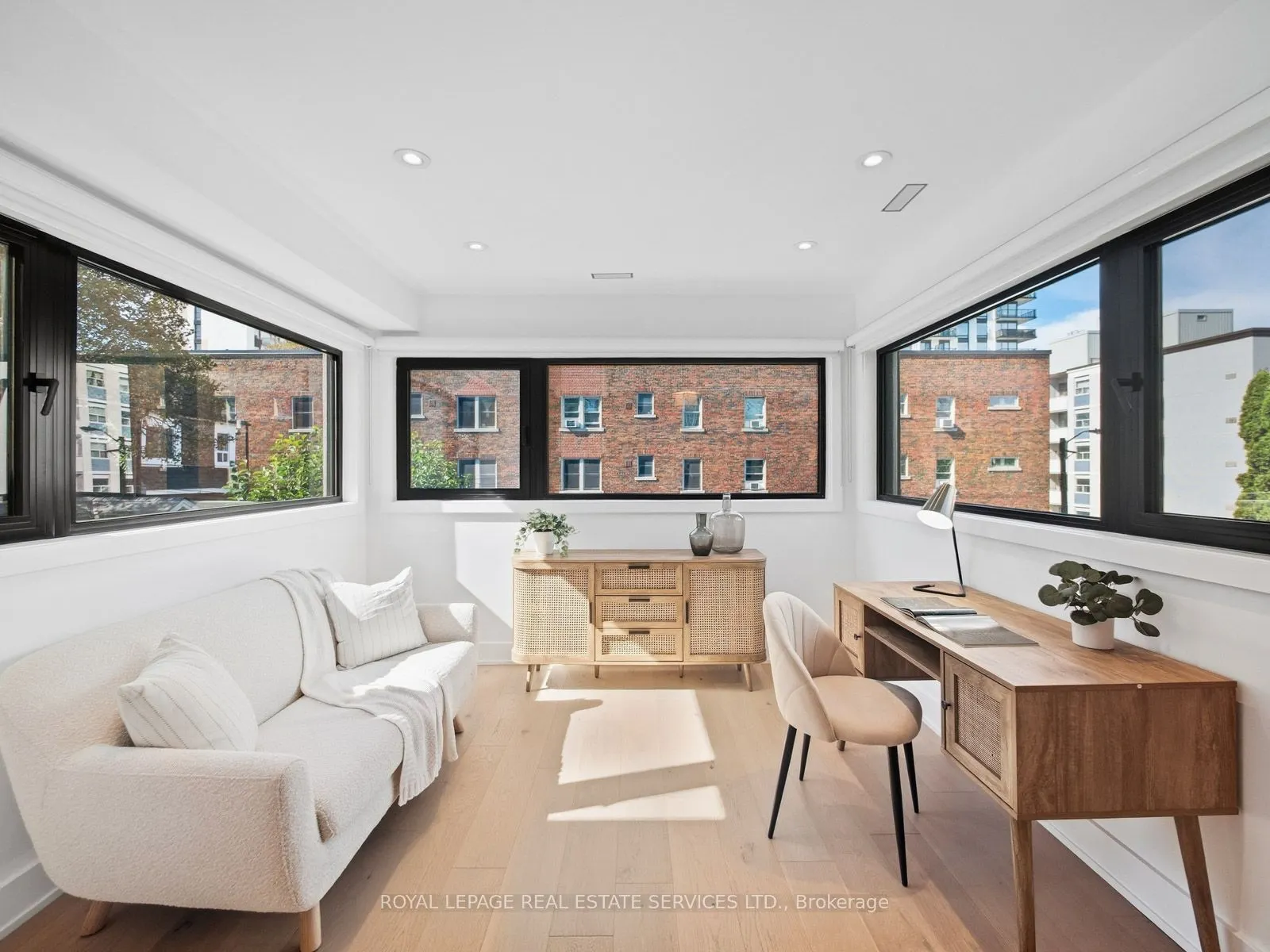 374 Spadina Road