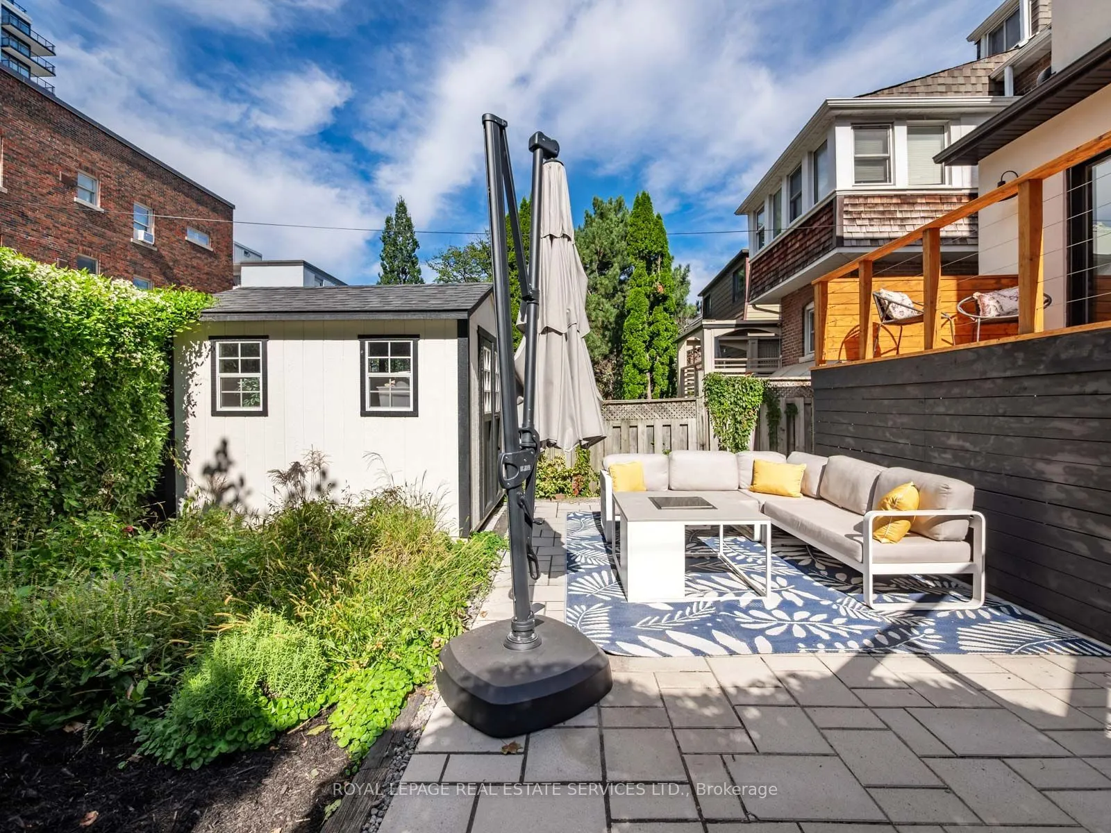 374 Spadina Road