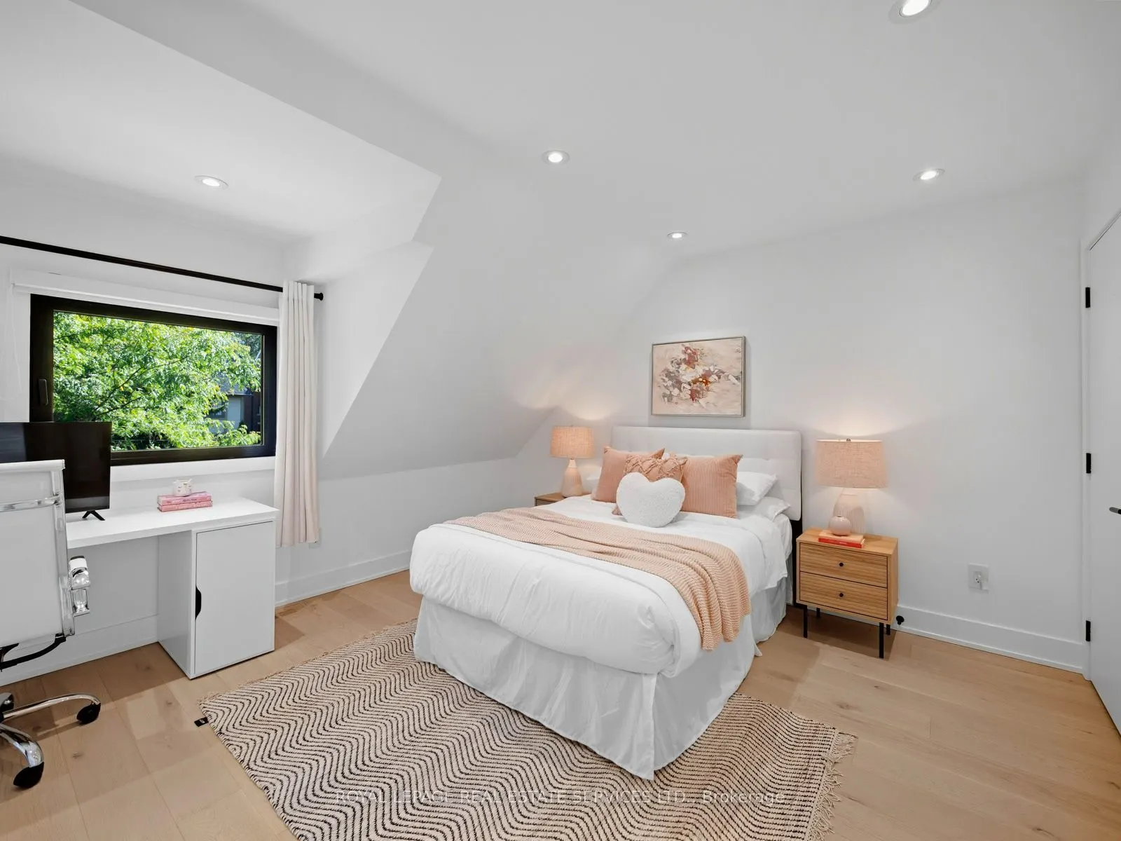 374 Spadina Road