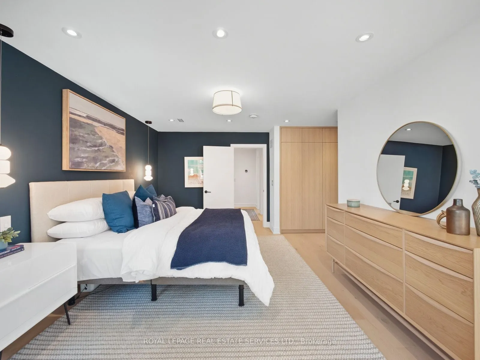 374 Spadina Road
