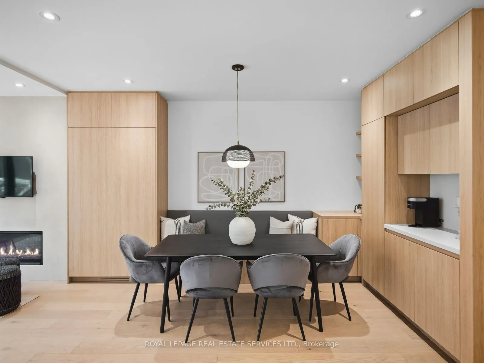 374 Spadina Road