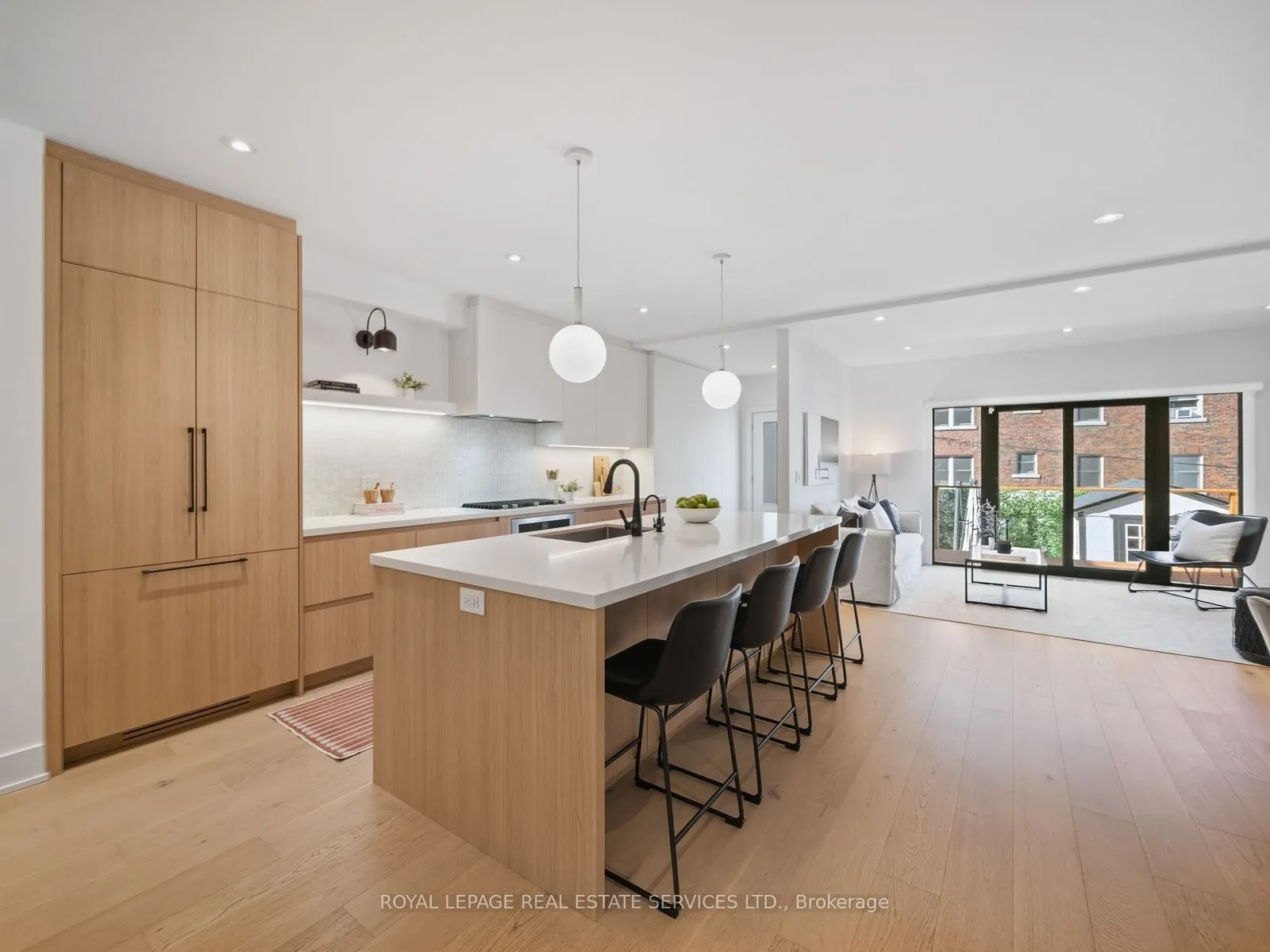 374 Spadina Road