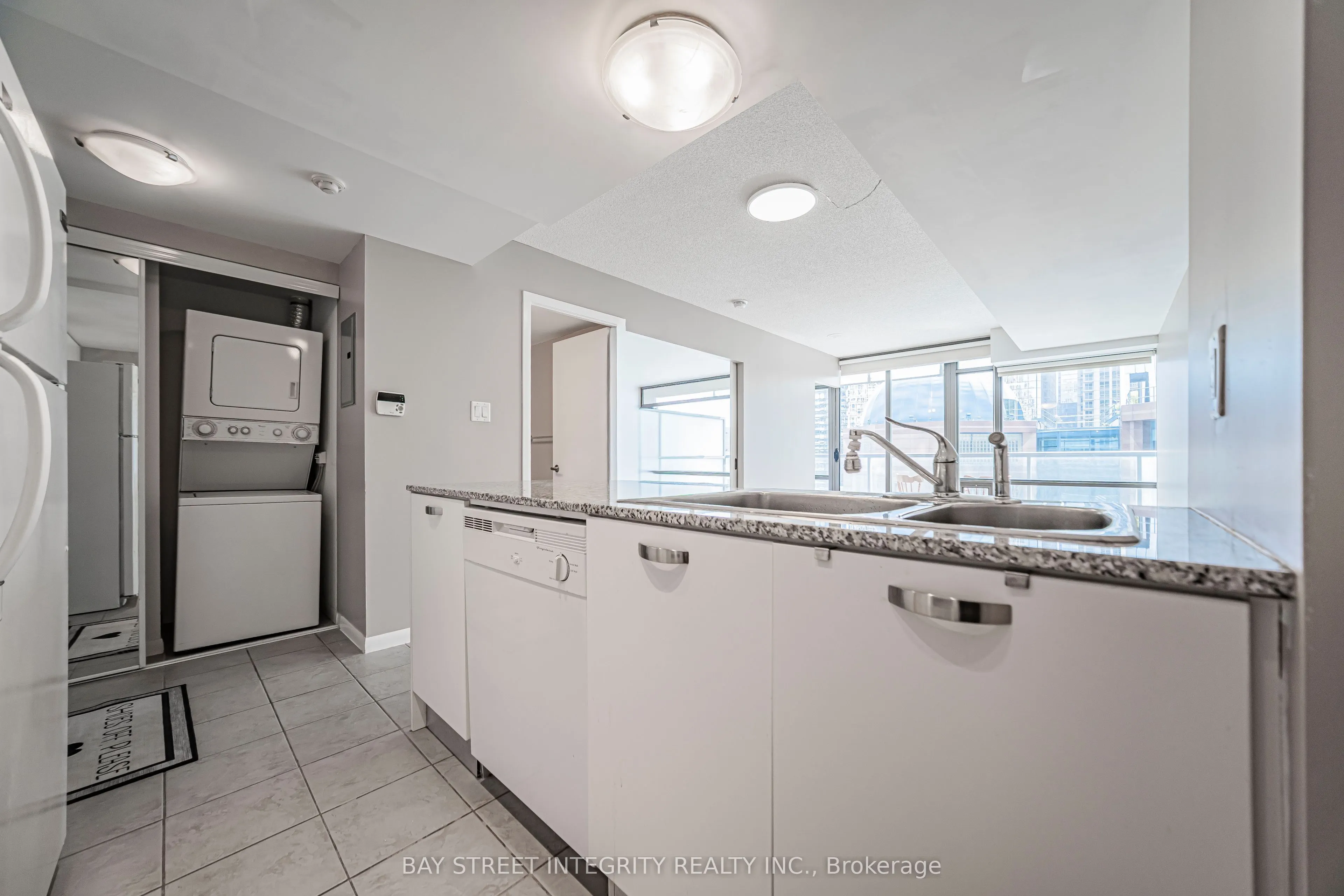 38 Grenville Street #1406