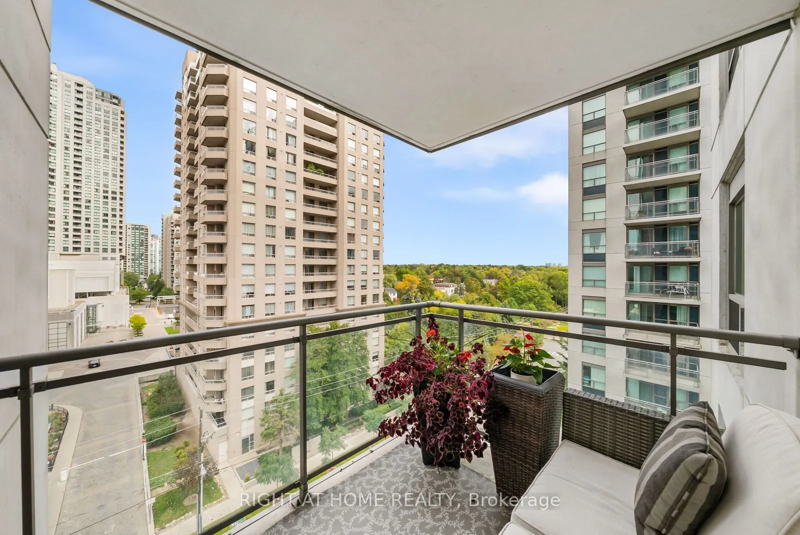21 Hillcrest Avenue #901