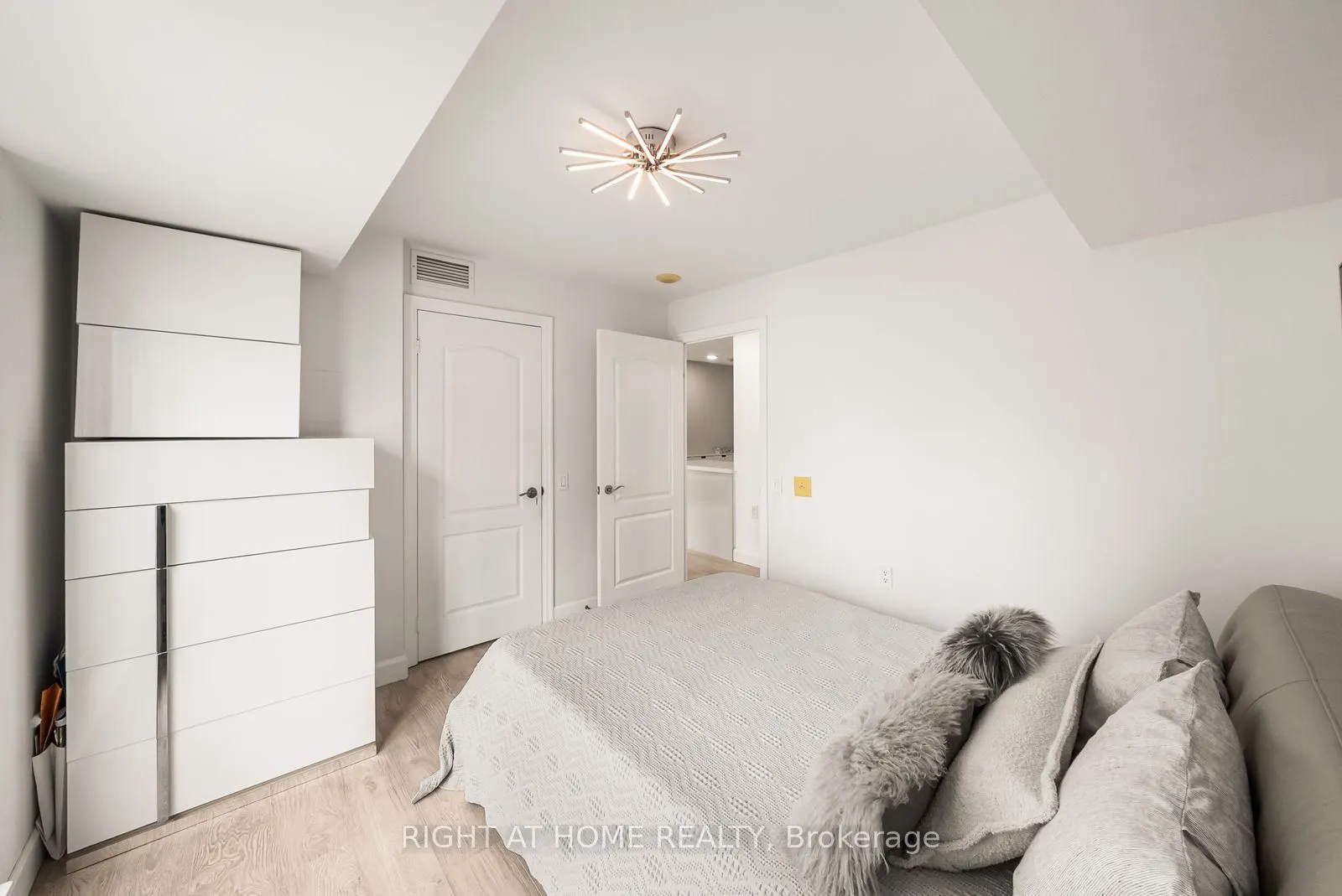 21 Hillcrest Avenue #901