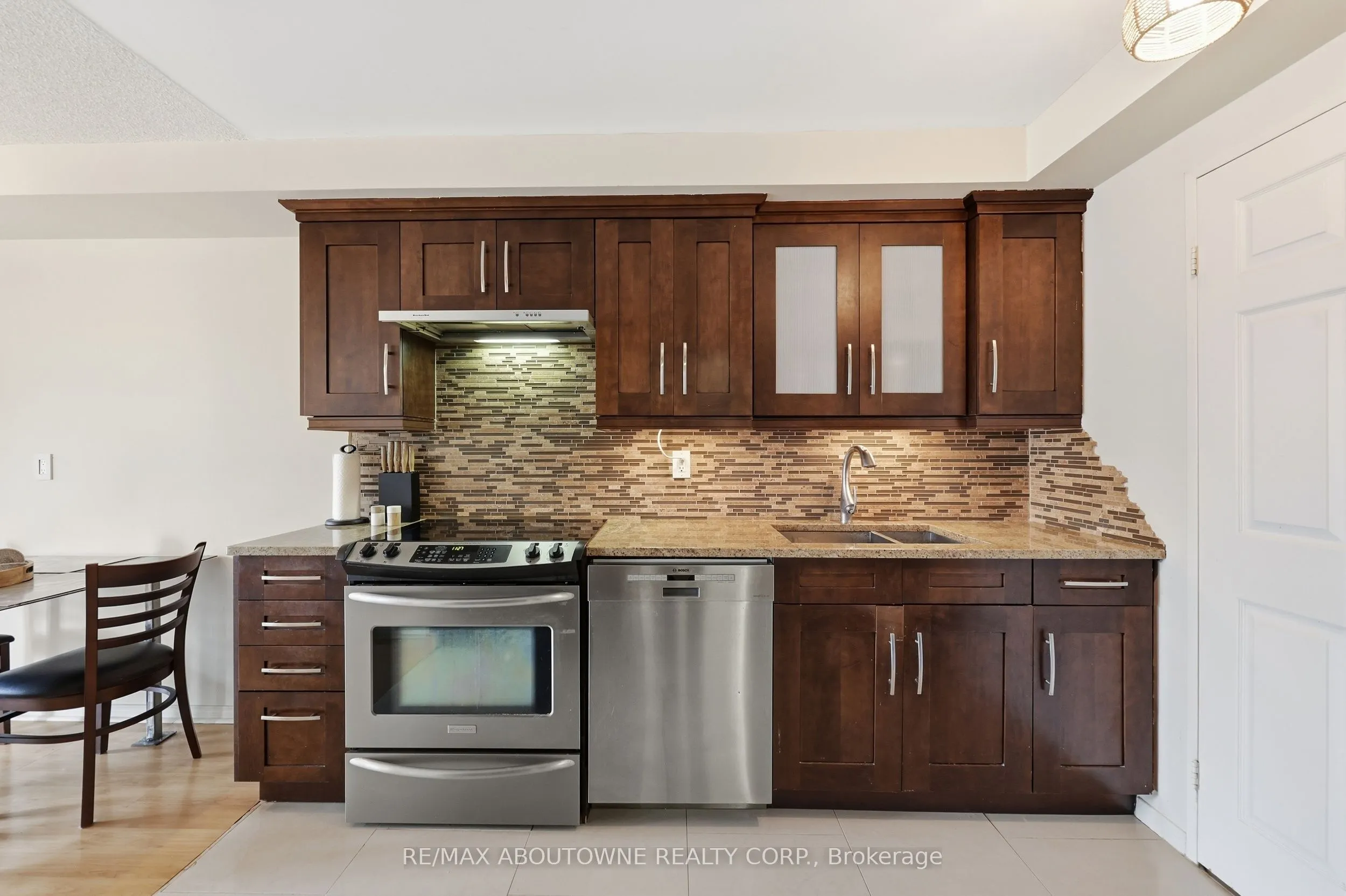 280 Simcoe Street #1003