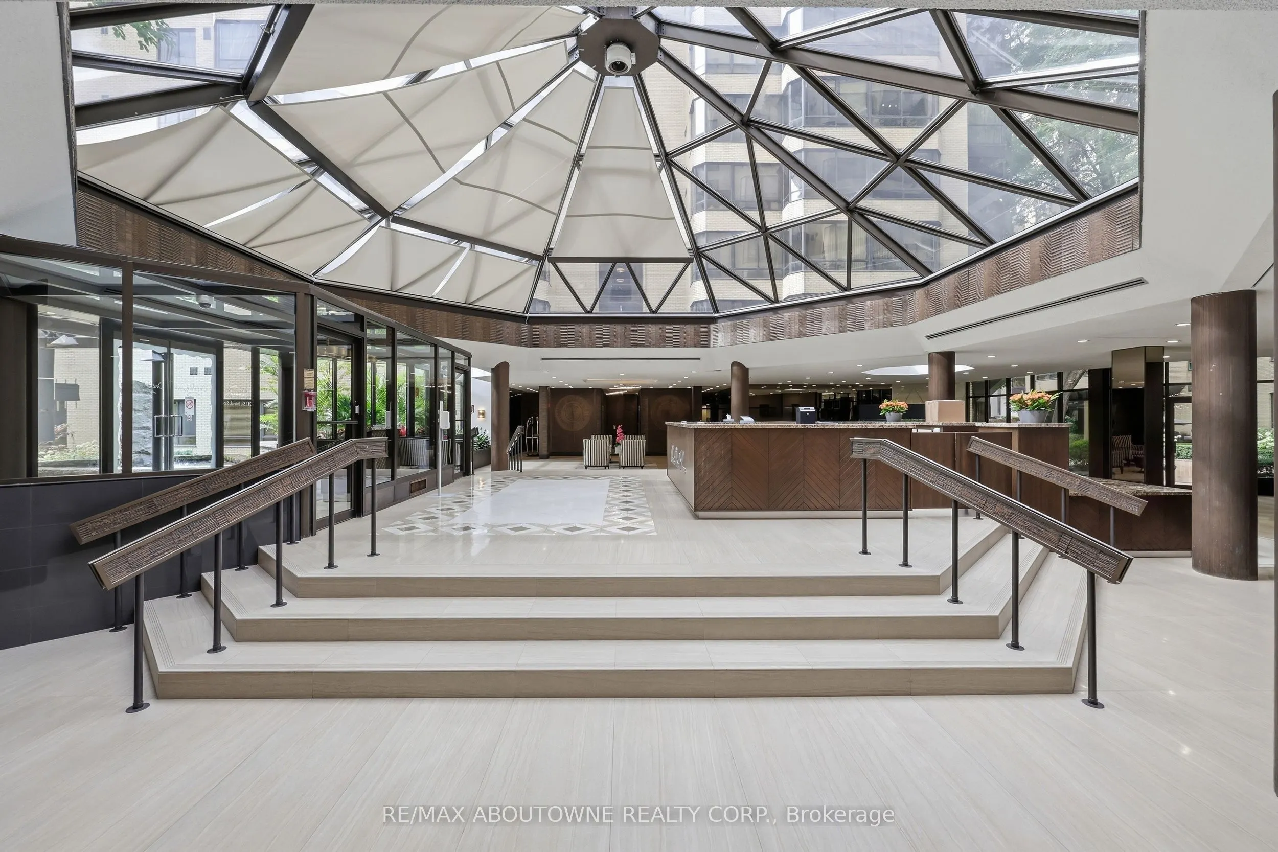280 Simcoe Street #1003