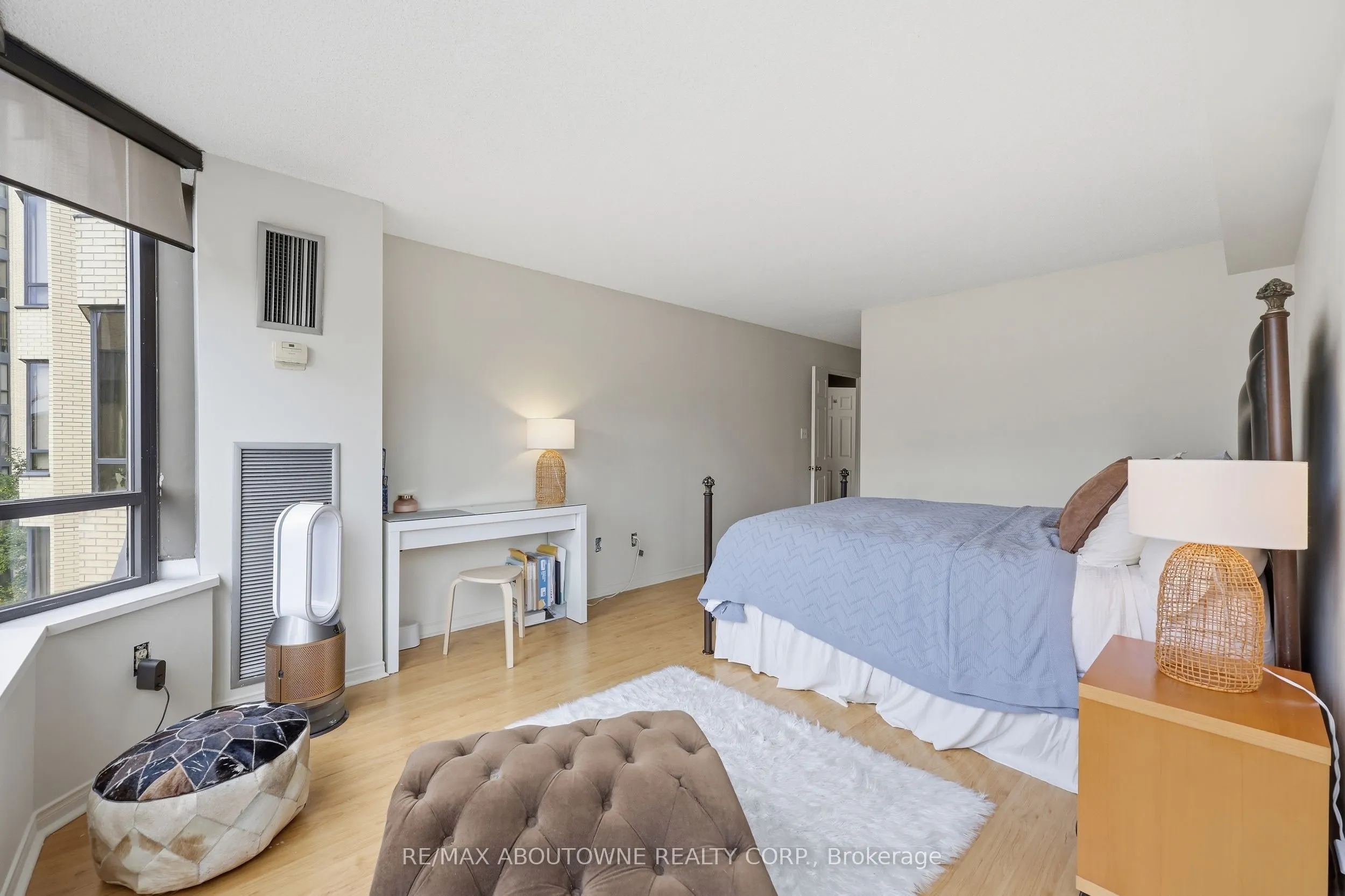 280 Simcoe Street #1003