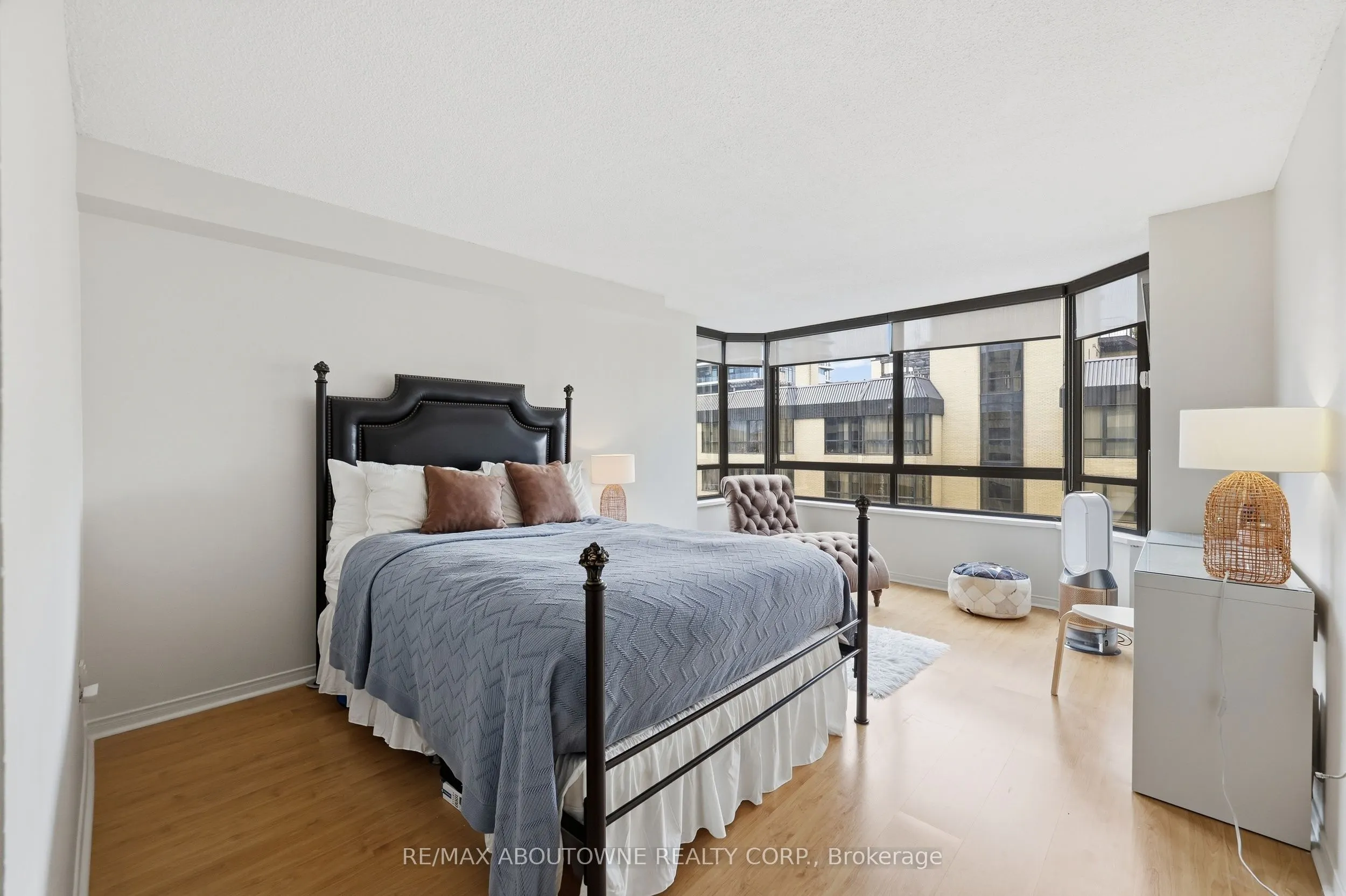 280 Simcoe Street #1003