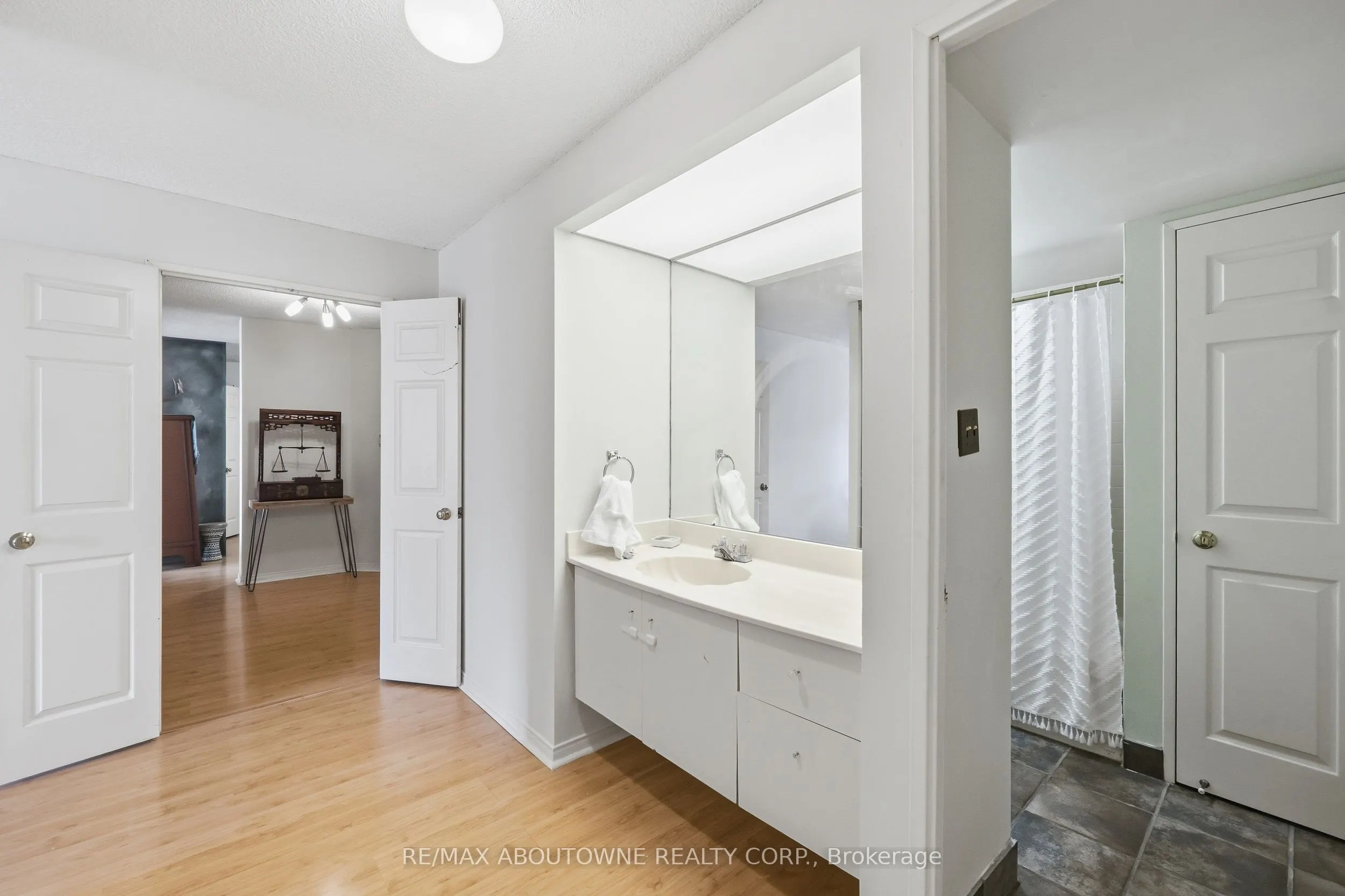 280 Simcoe Street #1003