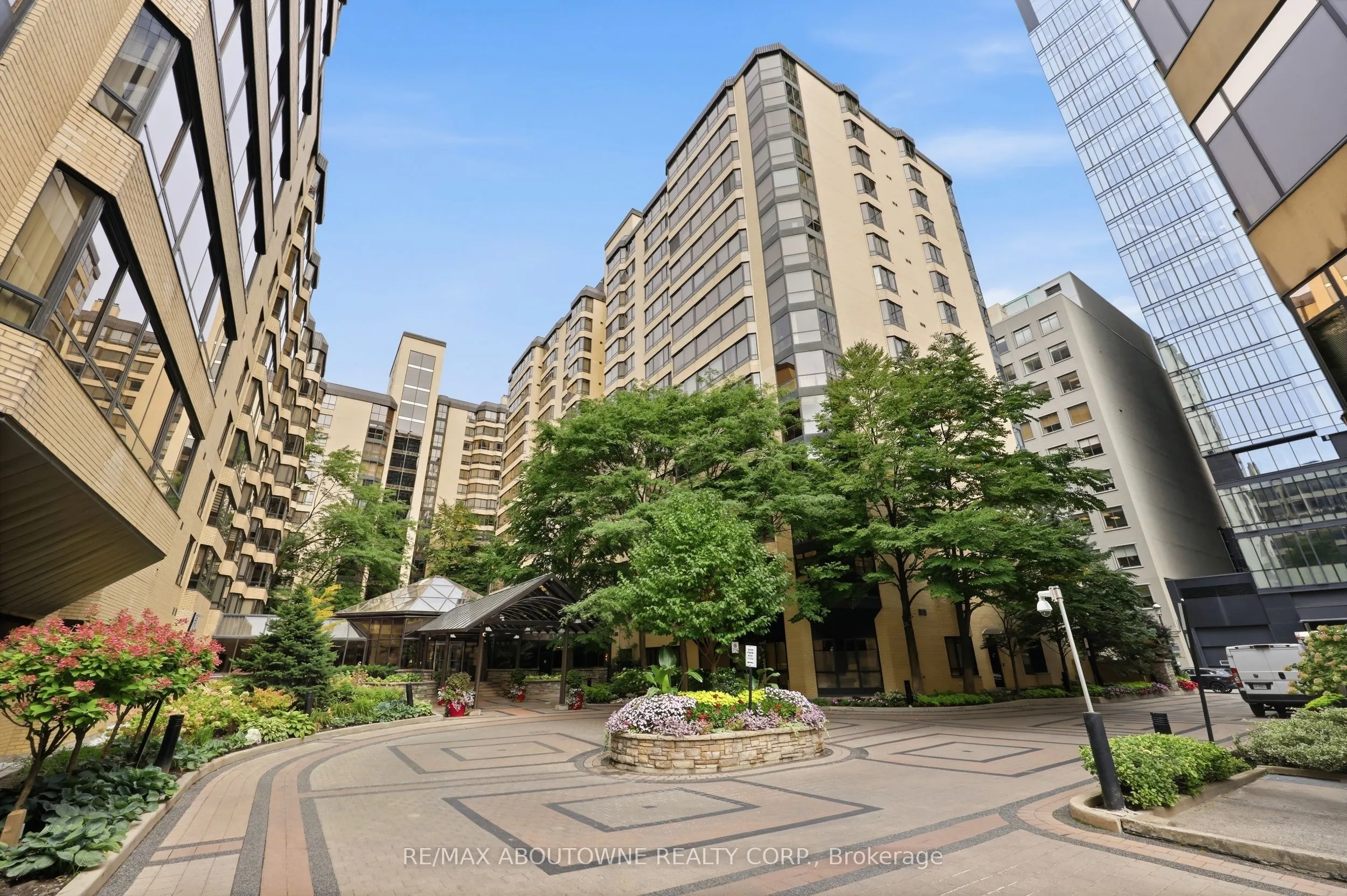 280 Simcoe Street #1003