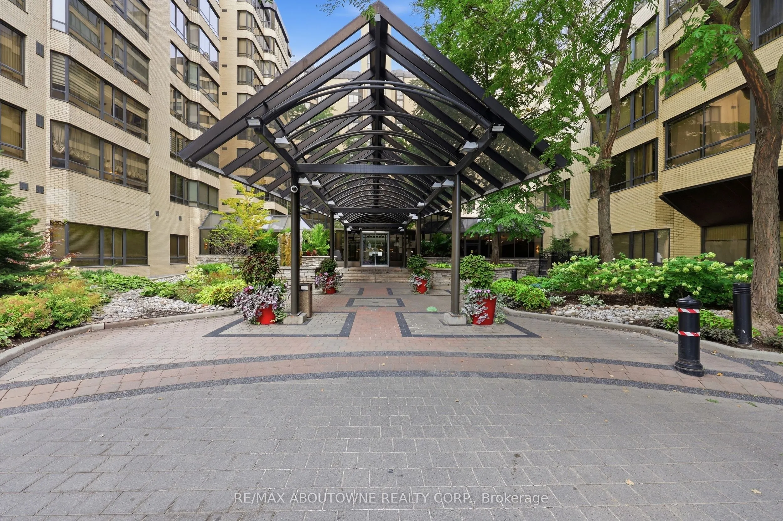 280 Simcoe Street #1003