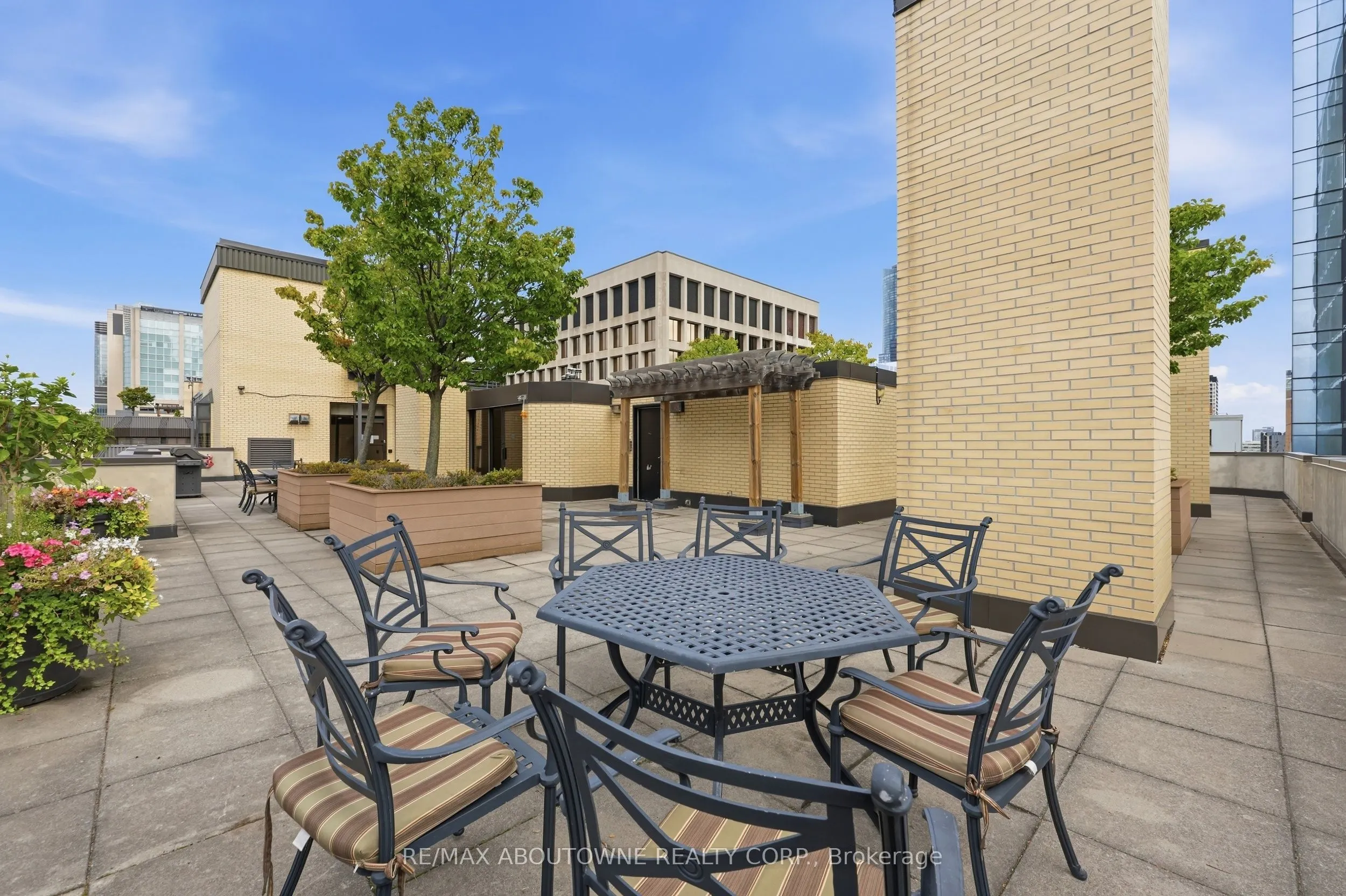 280 Simcoe Street #1003