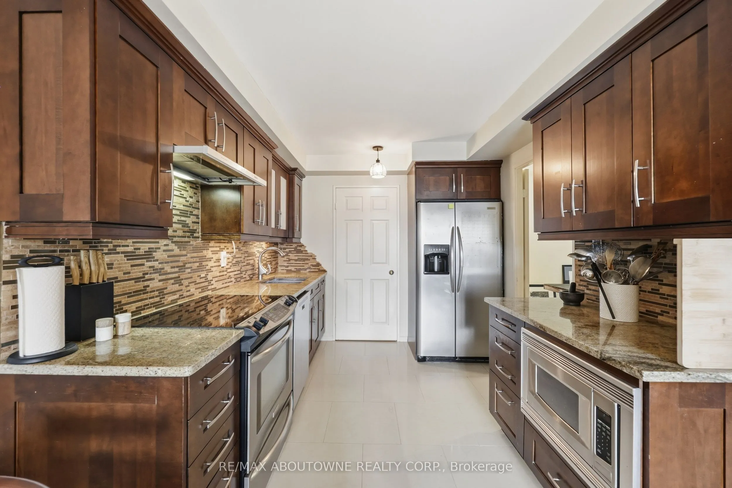 280 Simcoe Street #1003
